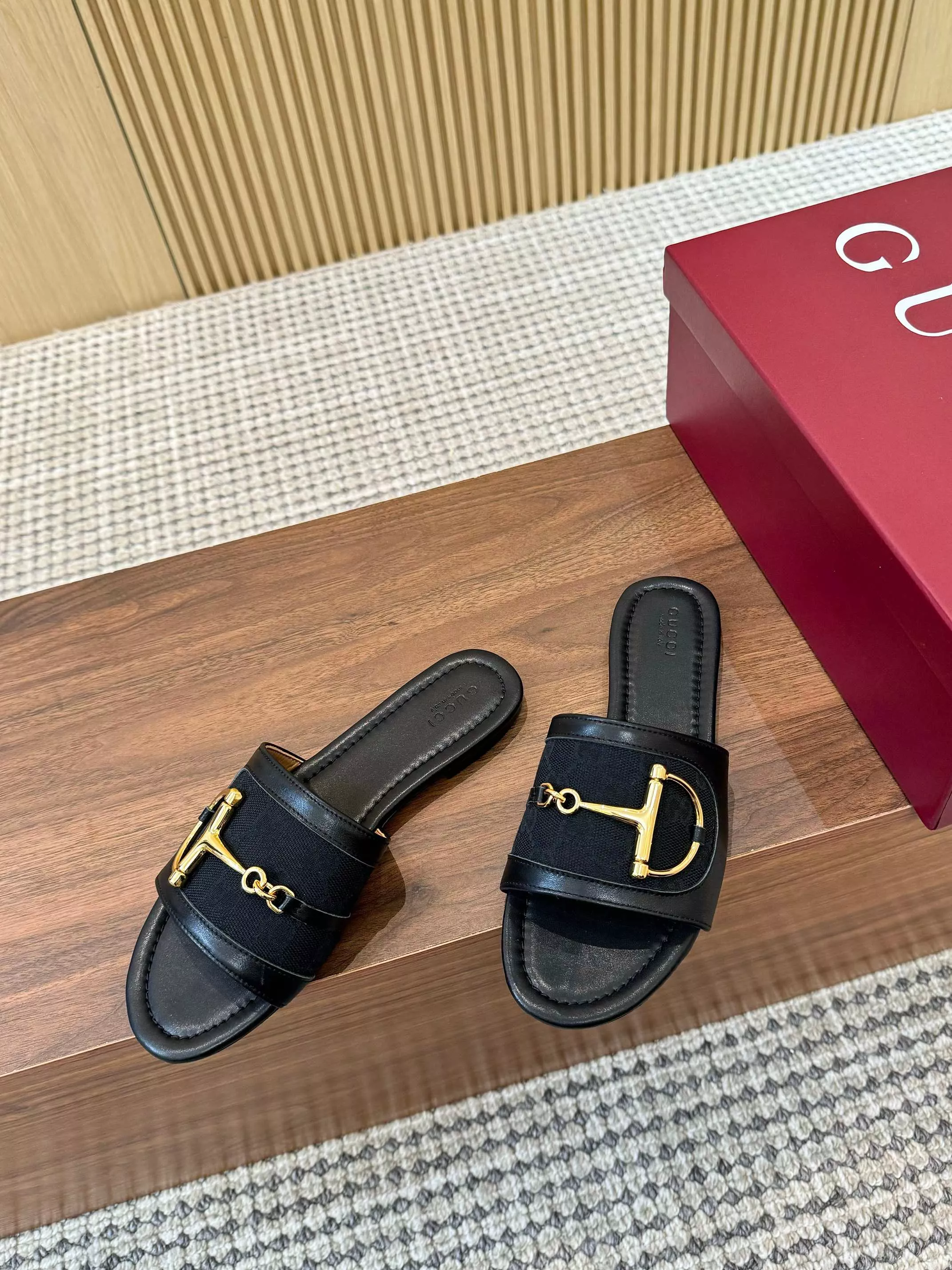 Gucci Slippers For Women Functional 7311