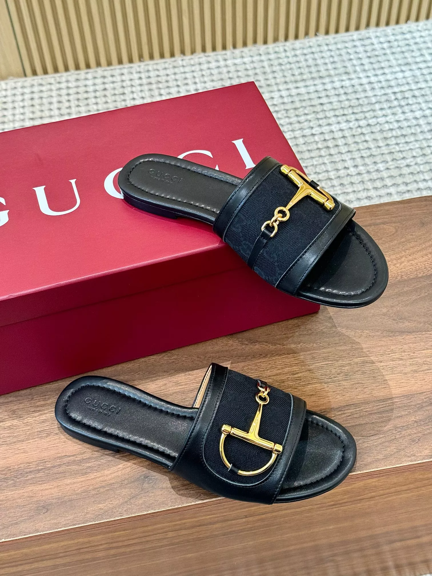 Gucci Slippers For Women Functional 7311