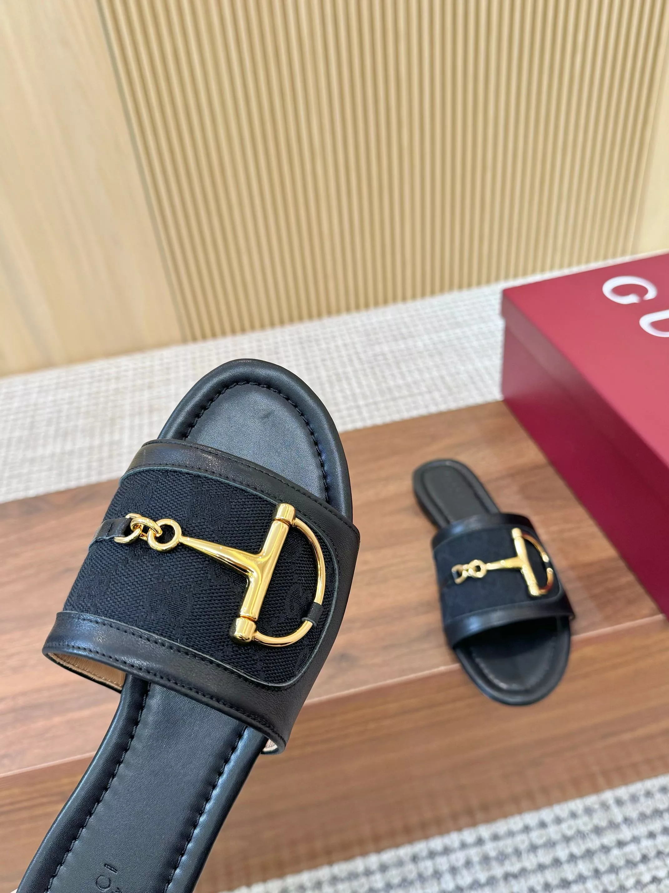 Gucci Slippers For Women Functional 7311