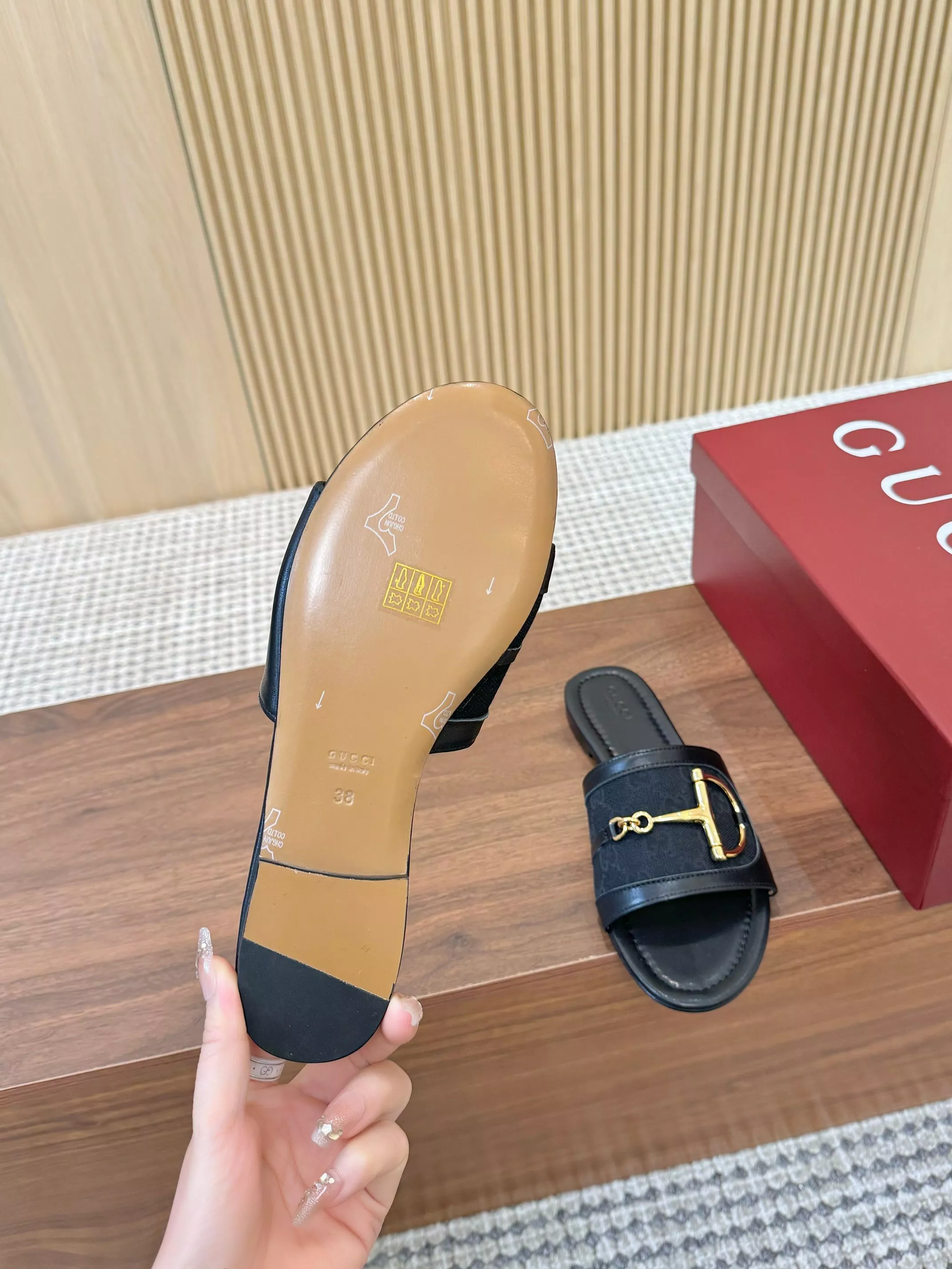 Gucci Slippers For Women Functional 7311