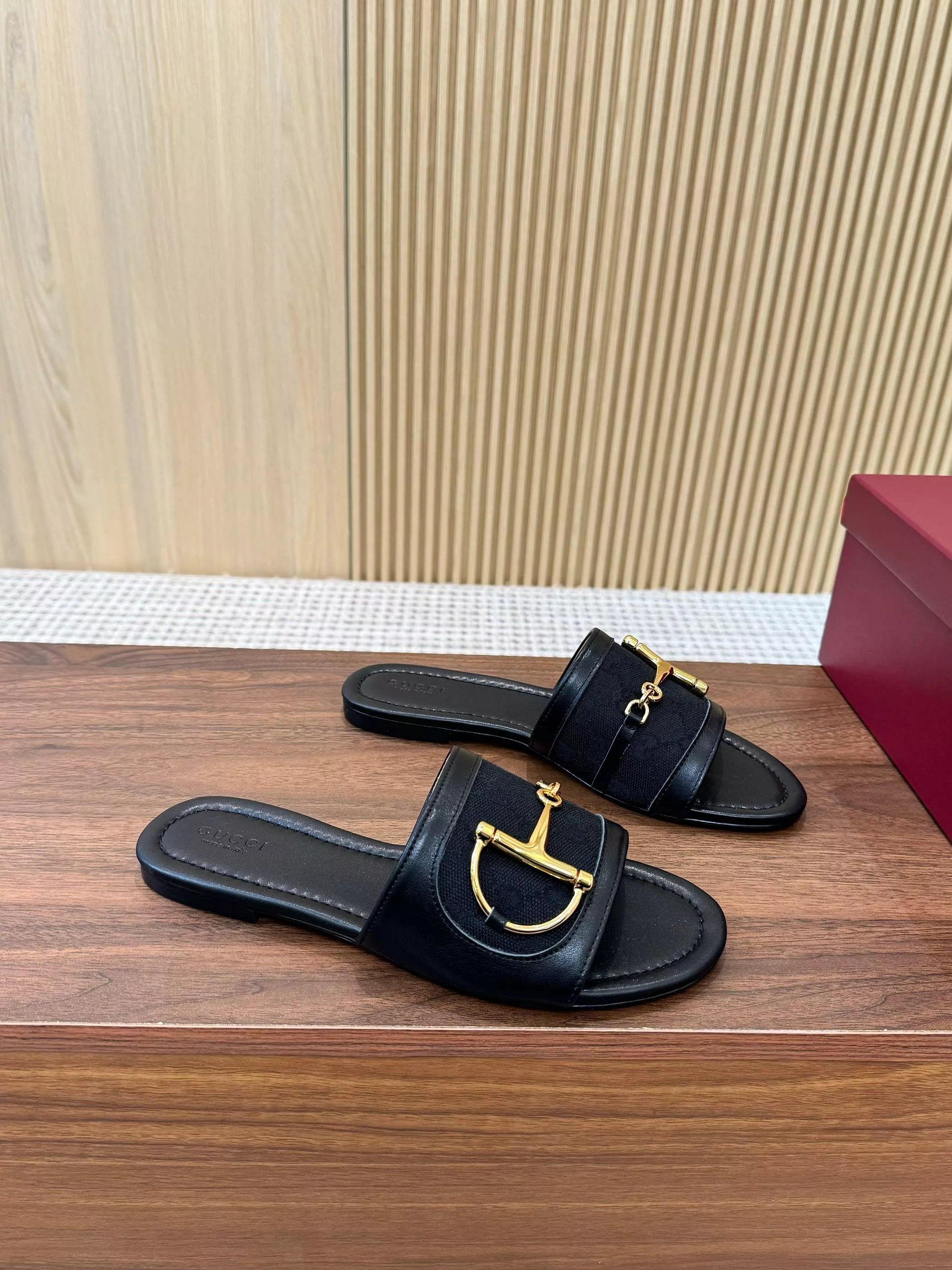 Gucci Slippers For Women Functional 7311