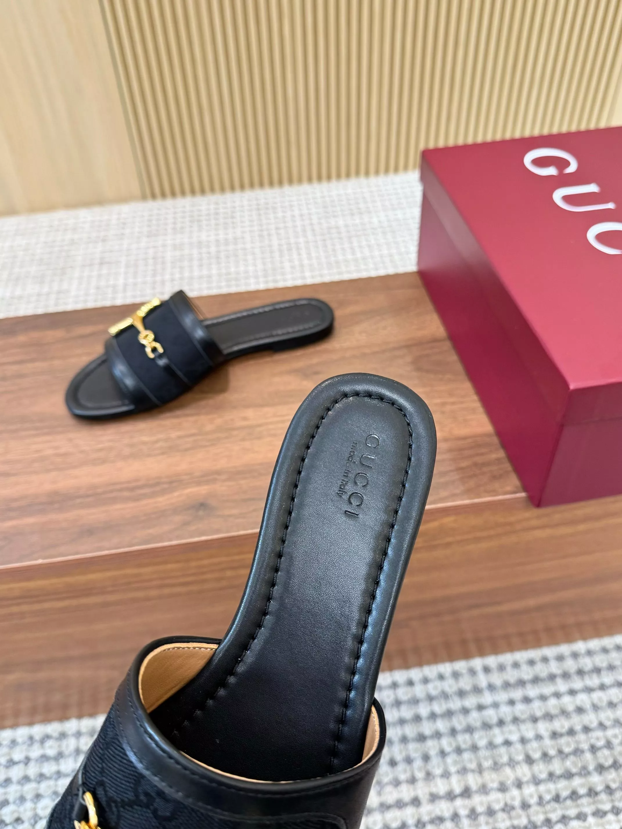 Gucci Slippers For Women Functional 7311