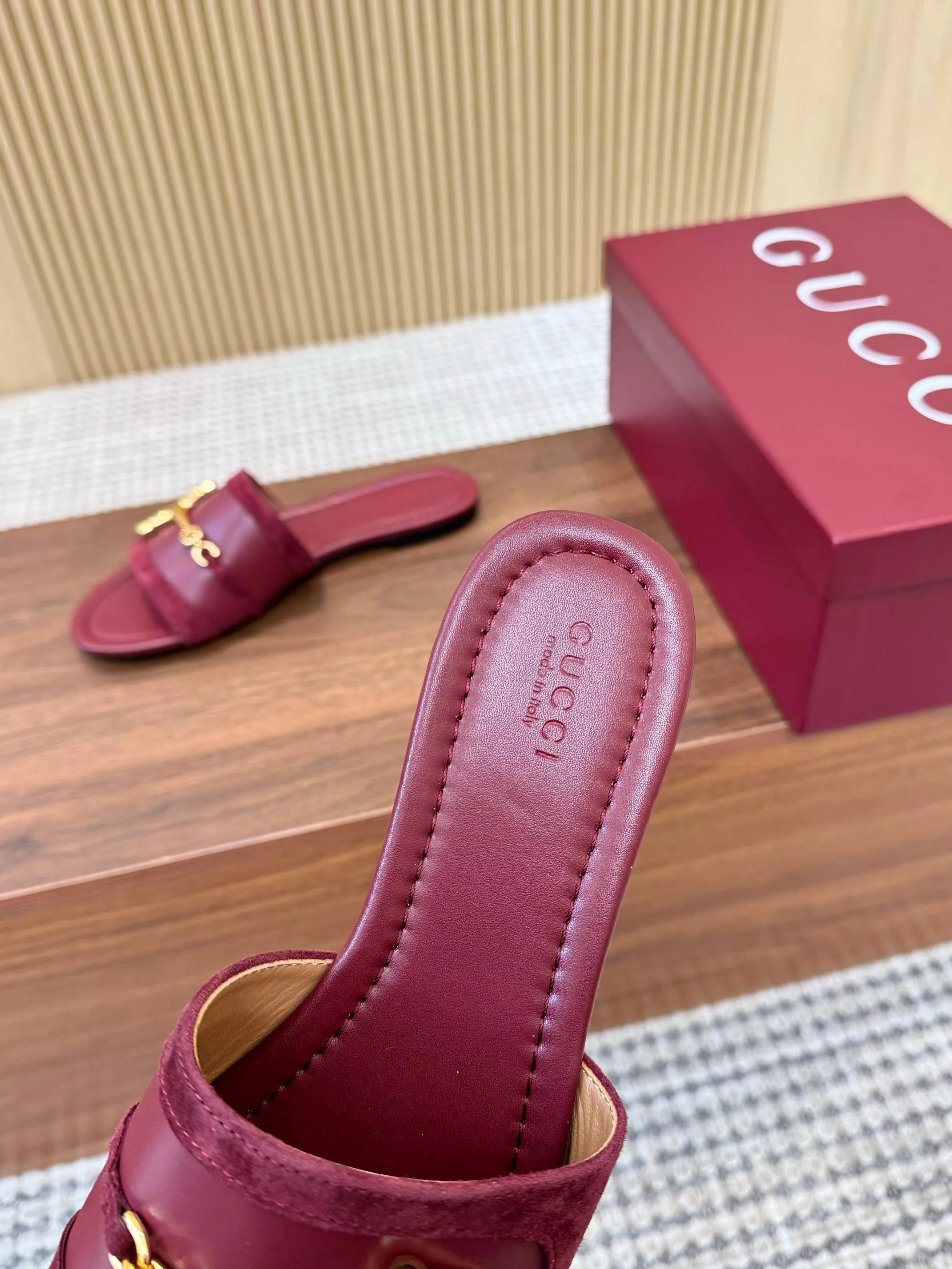 Gucci Slippers For Women Minimalist 6441