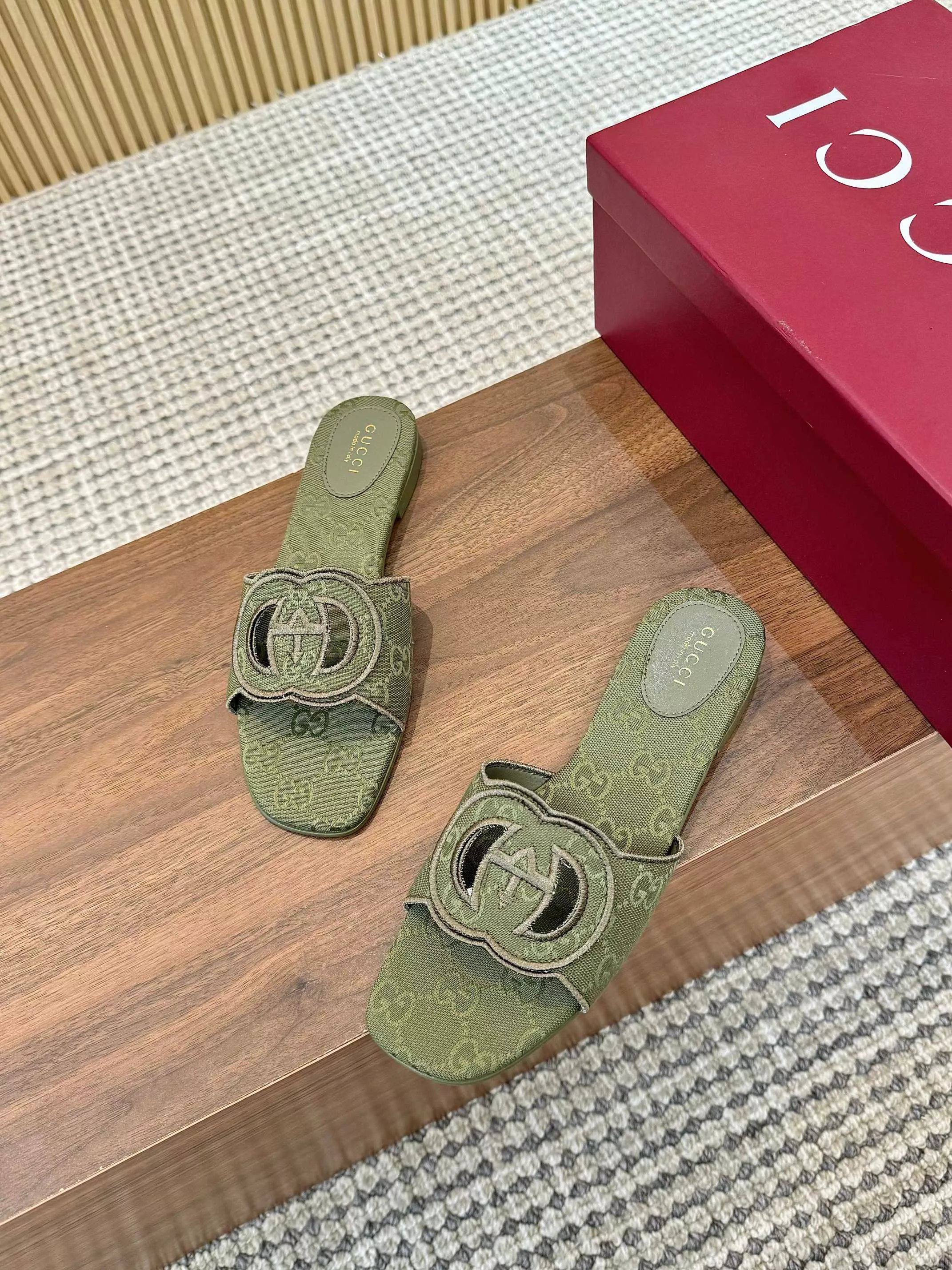 Gucci Slippers For Women Minimalist 7272