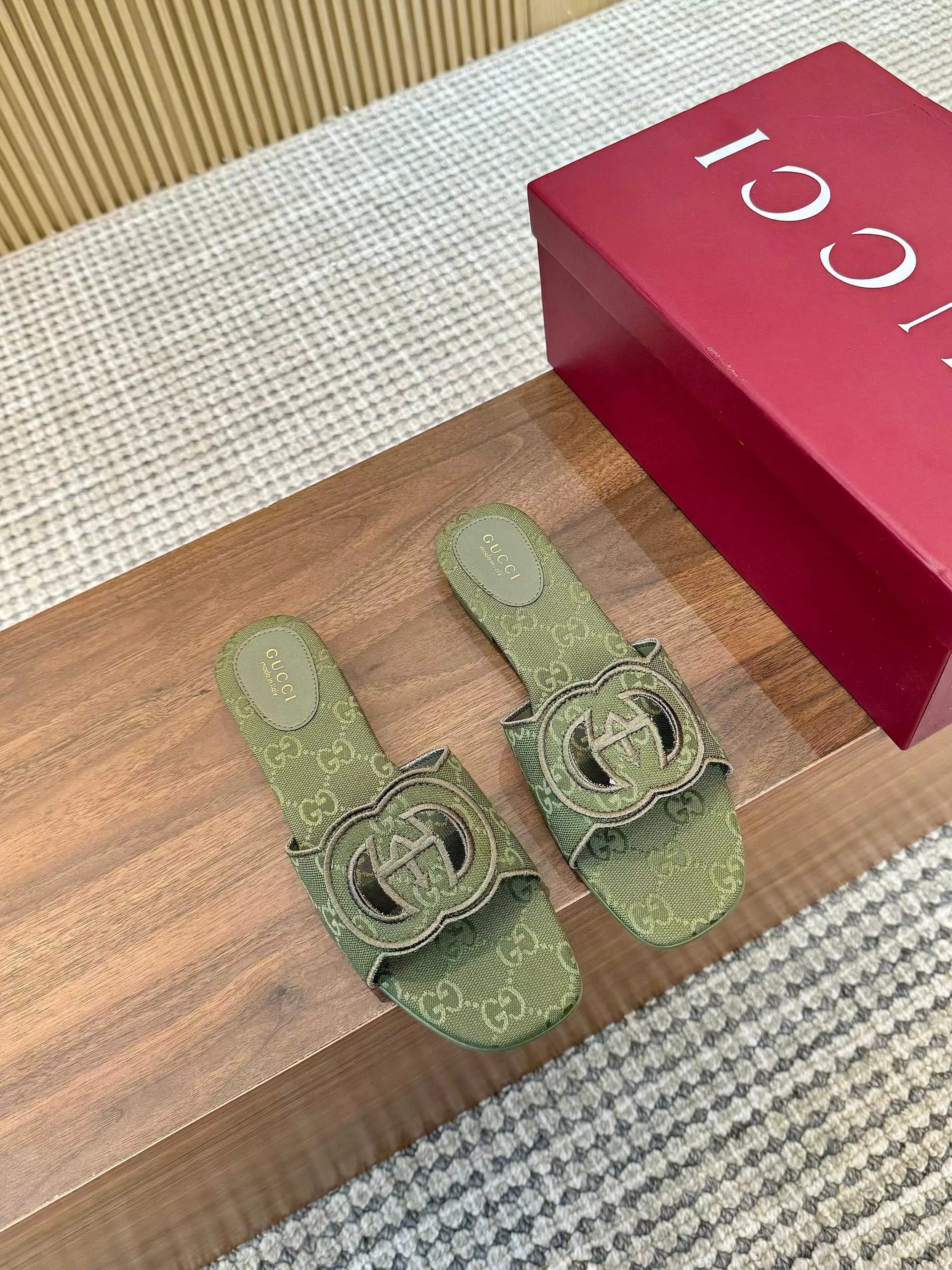 Gucci Slippers For Women Minimalist 7272