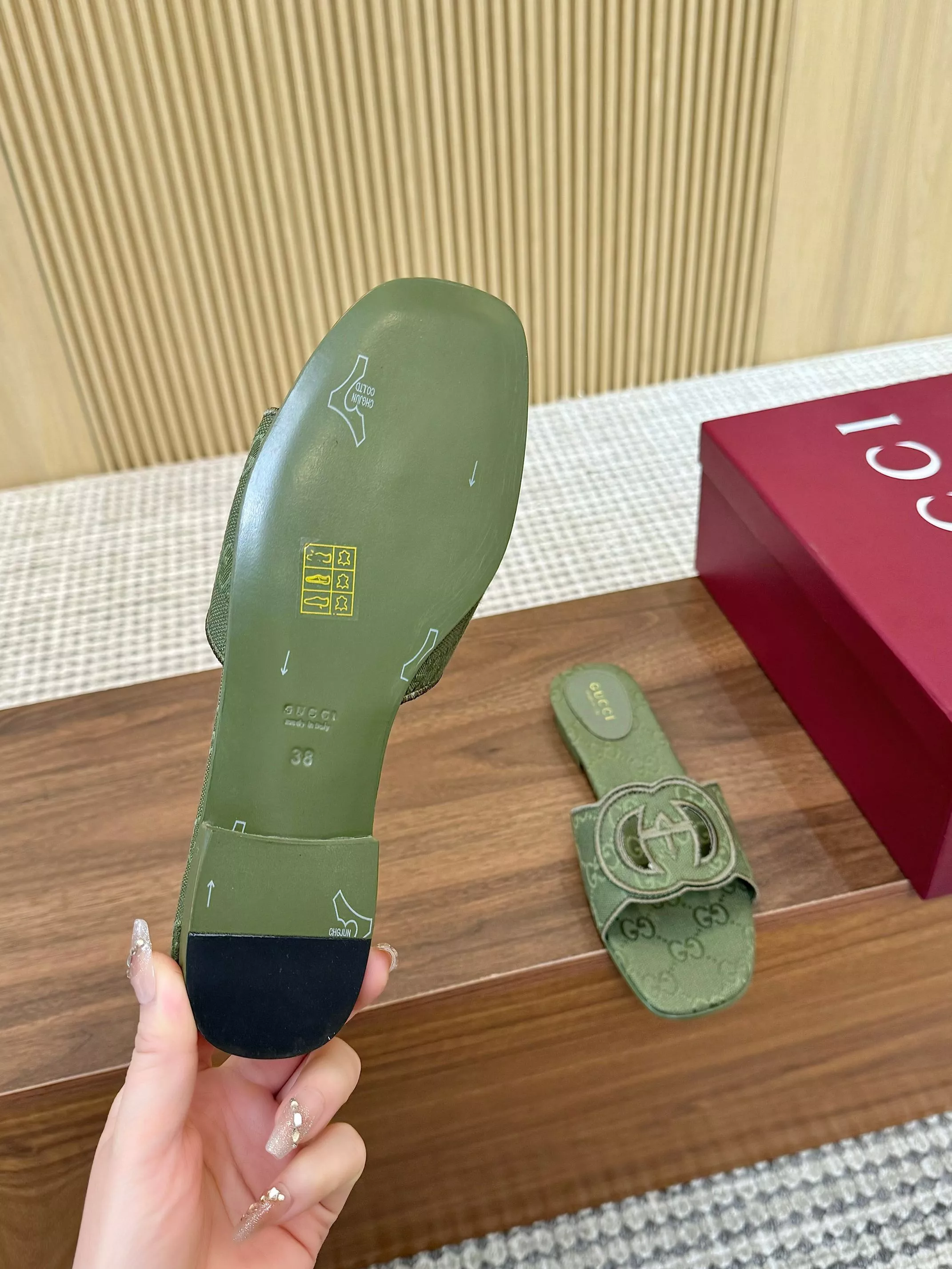 Gucci Slippers For Women Minimalist 7272