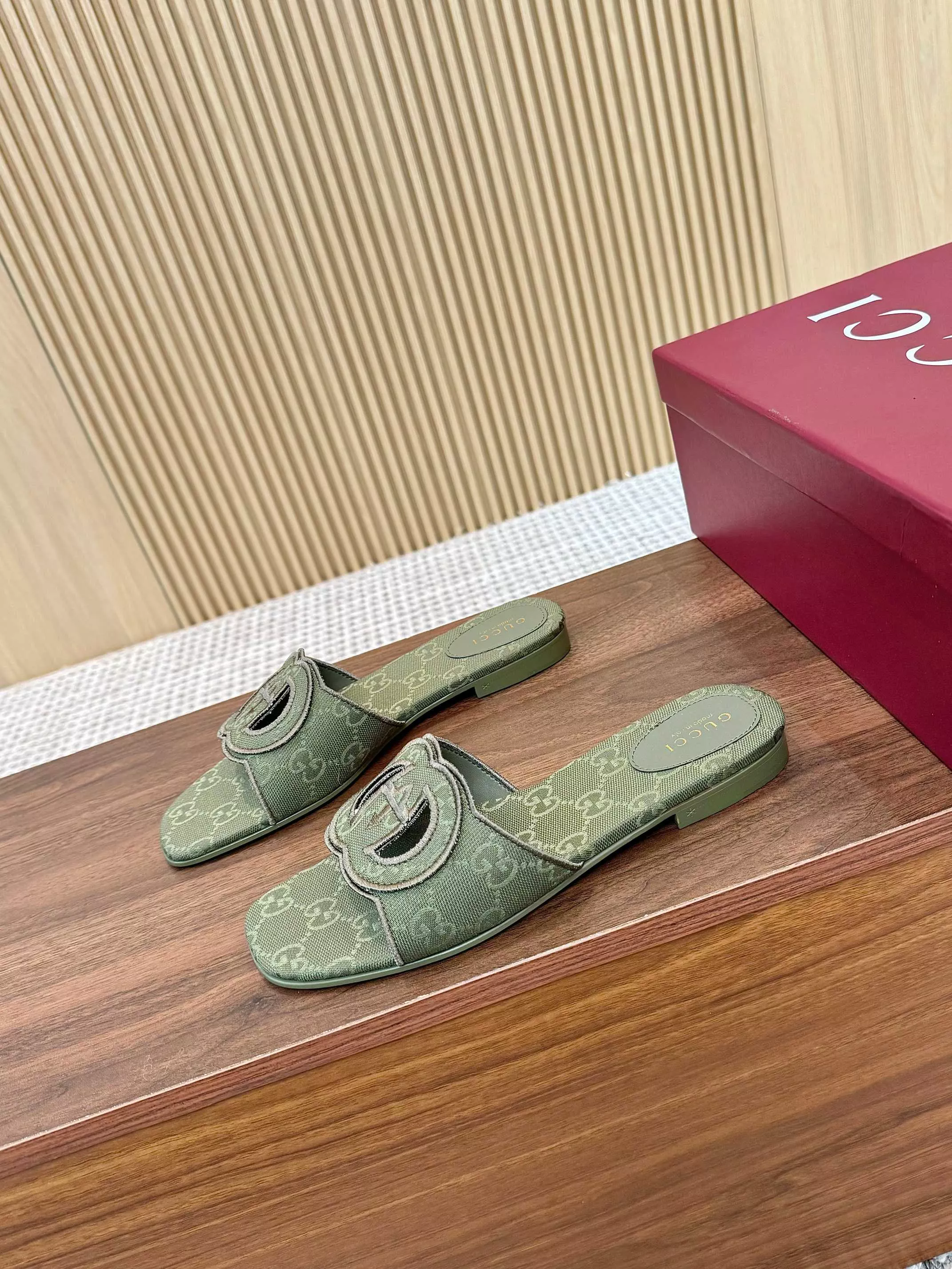 Gucci Slippers For Women Minimalist 7272