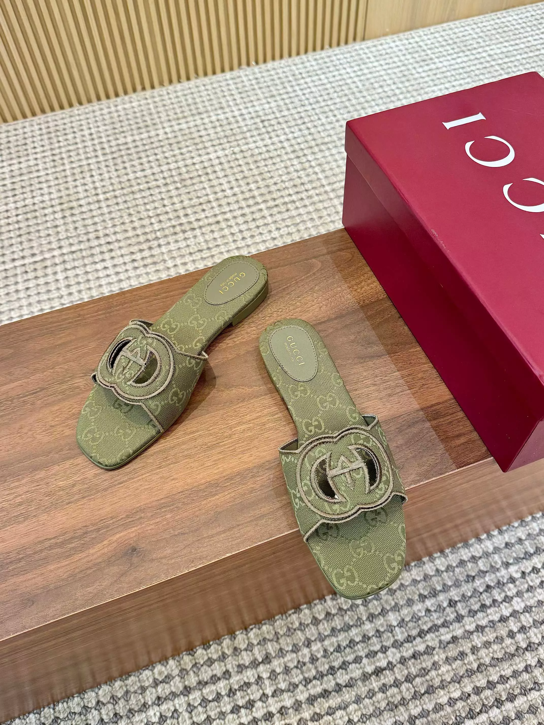 Gucci Slippers For Women Minimalist 7272