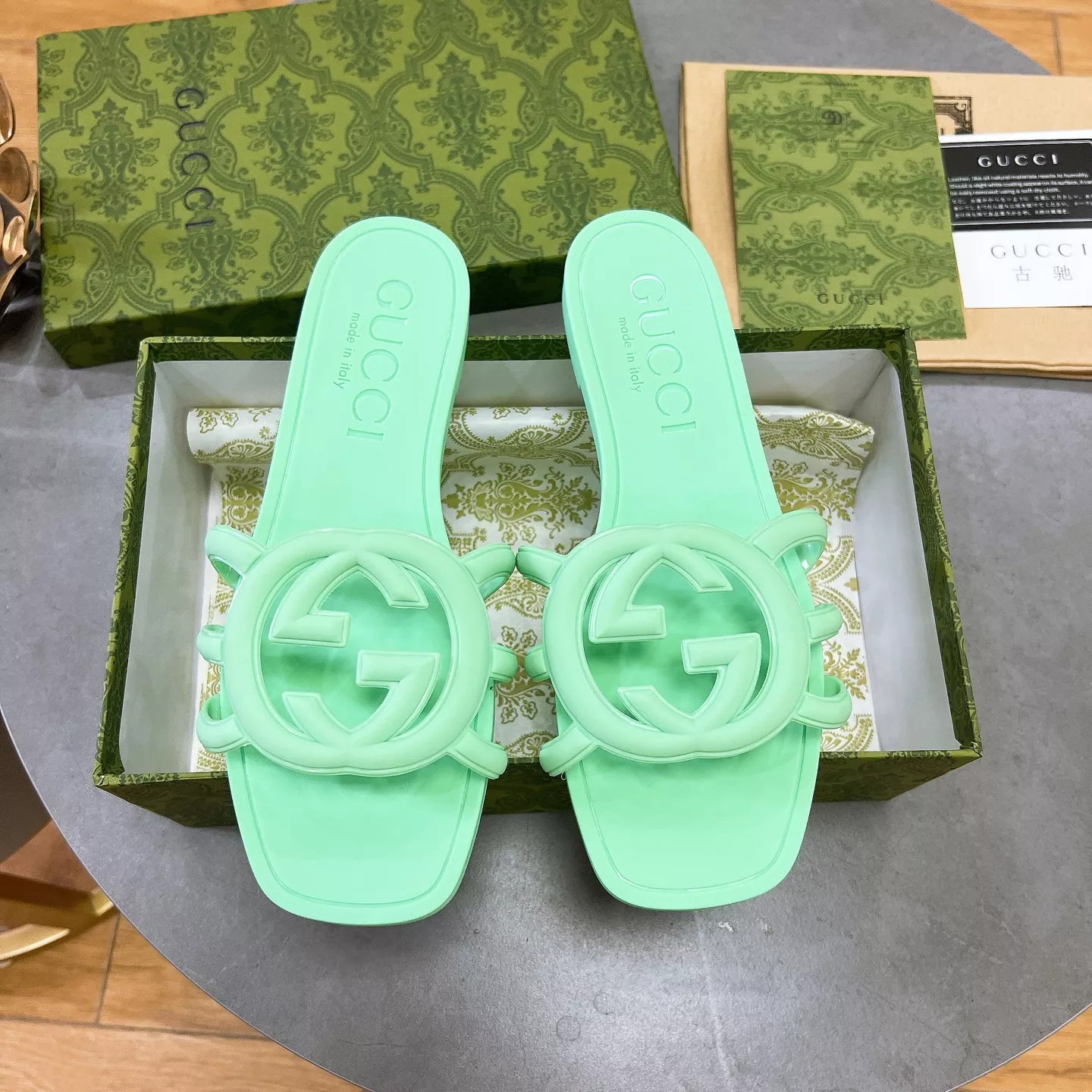 Gucci Slippers For Women Minimalist 844