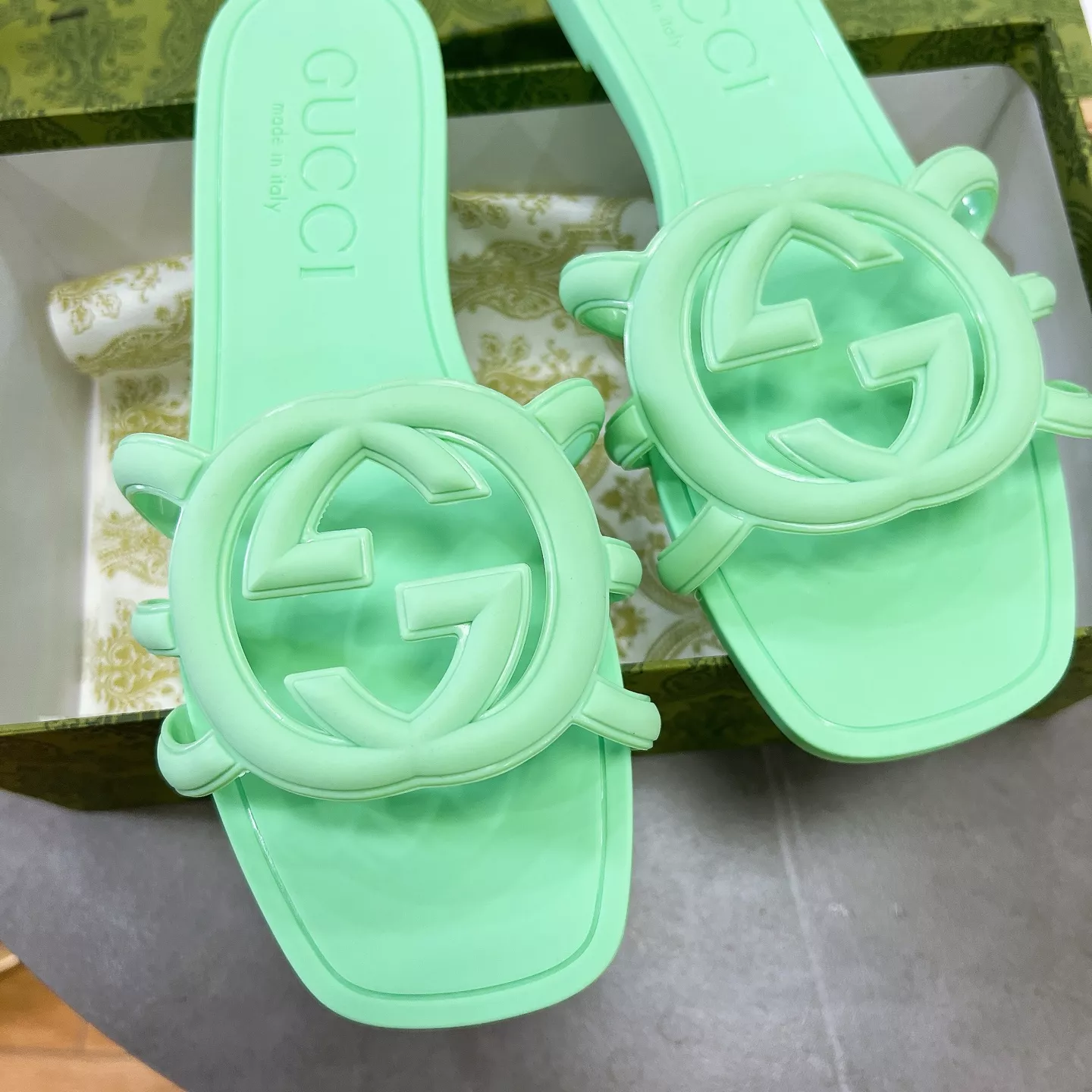 Gucci Slippers For Women Minimalist 844