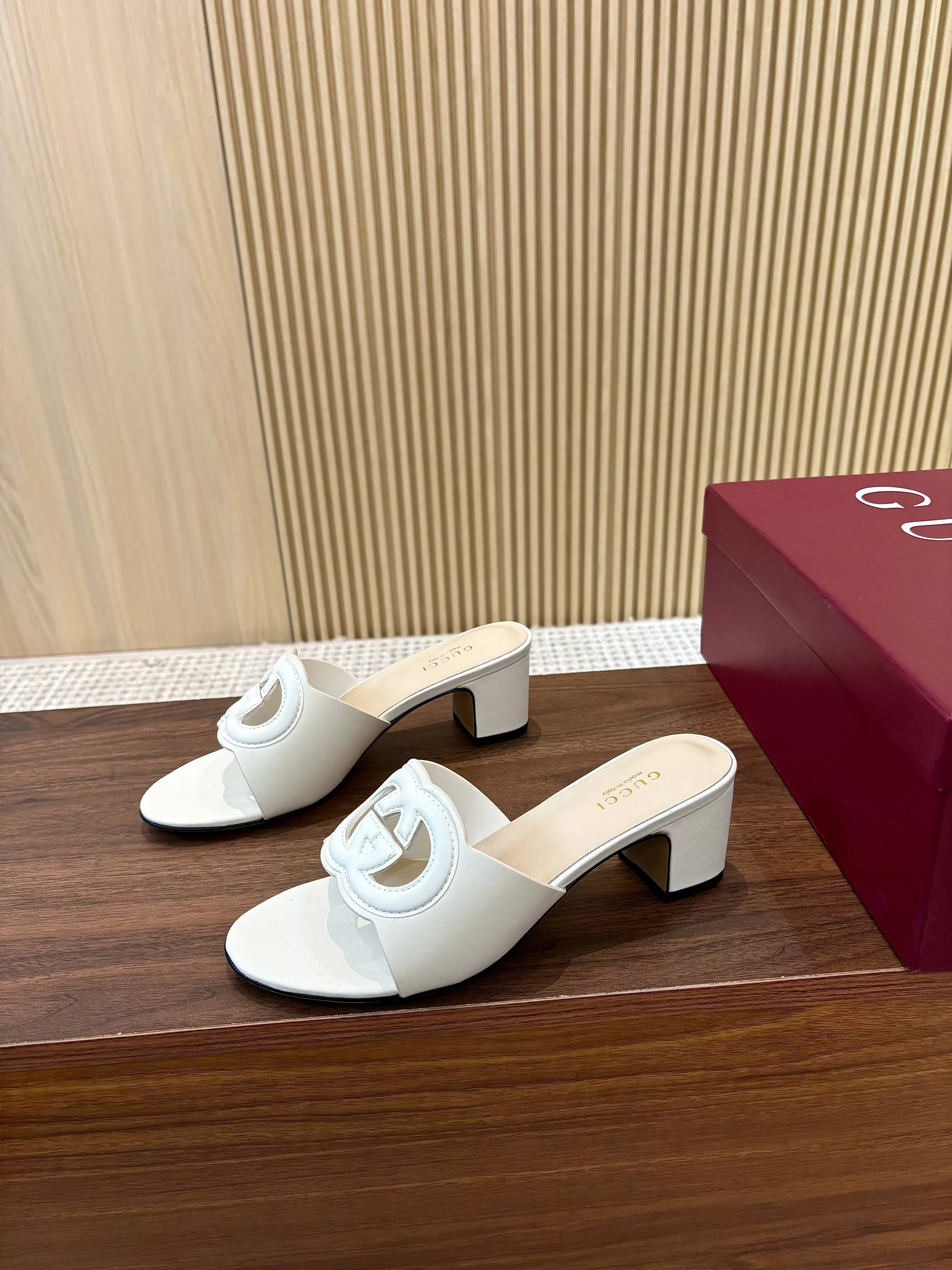 Gucci Slippers For Women ModernLook 7130