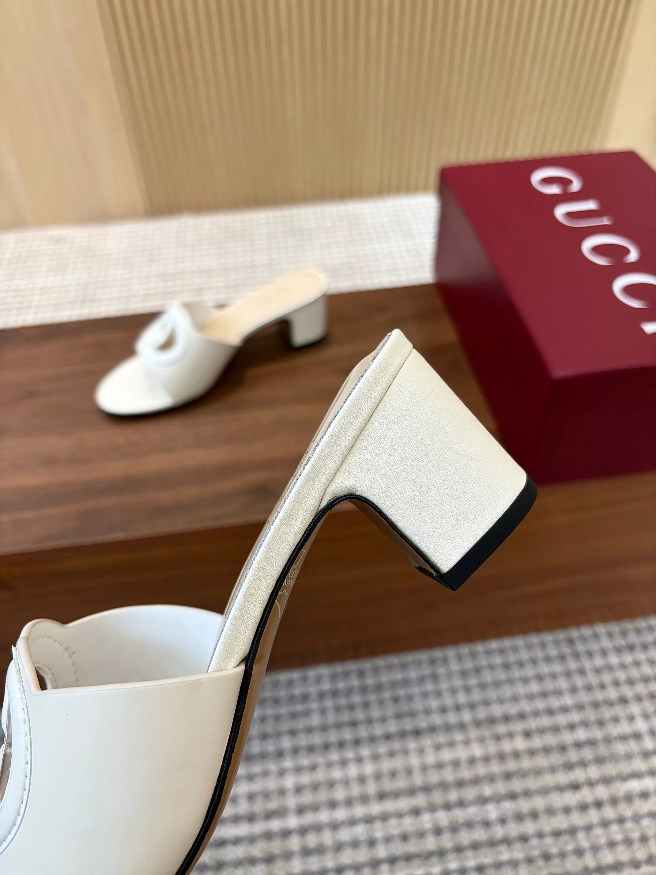 Gucci Slippers For Women ModernLook 7130