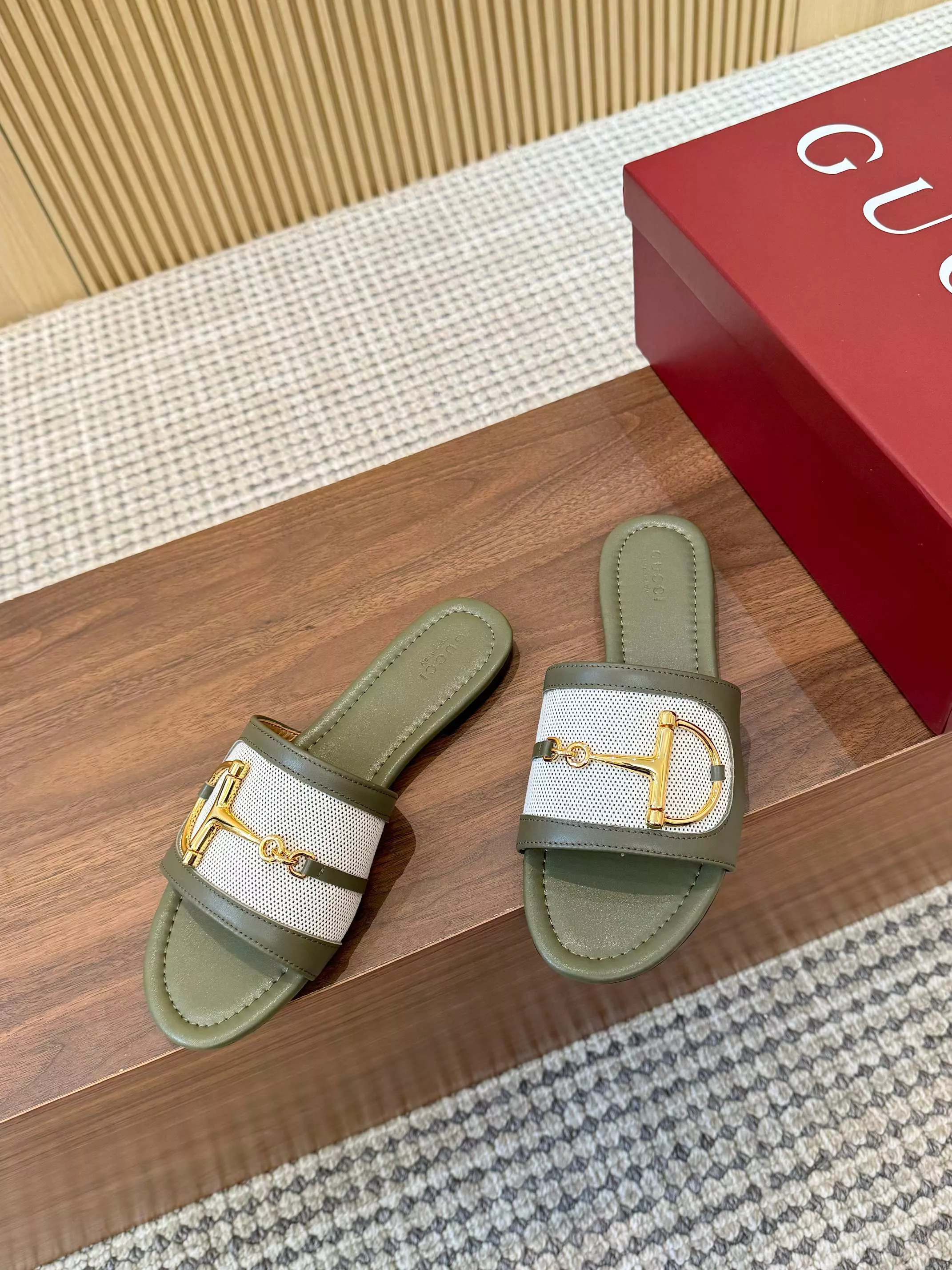 Gucci Slippers For Women Sleek 570