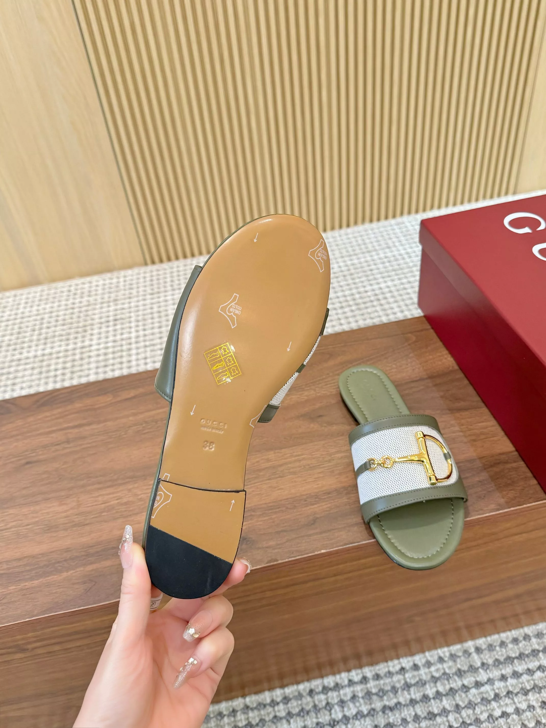 Gucci Slippers For Women Sleek 570