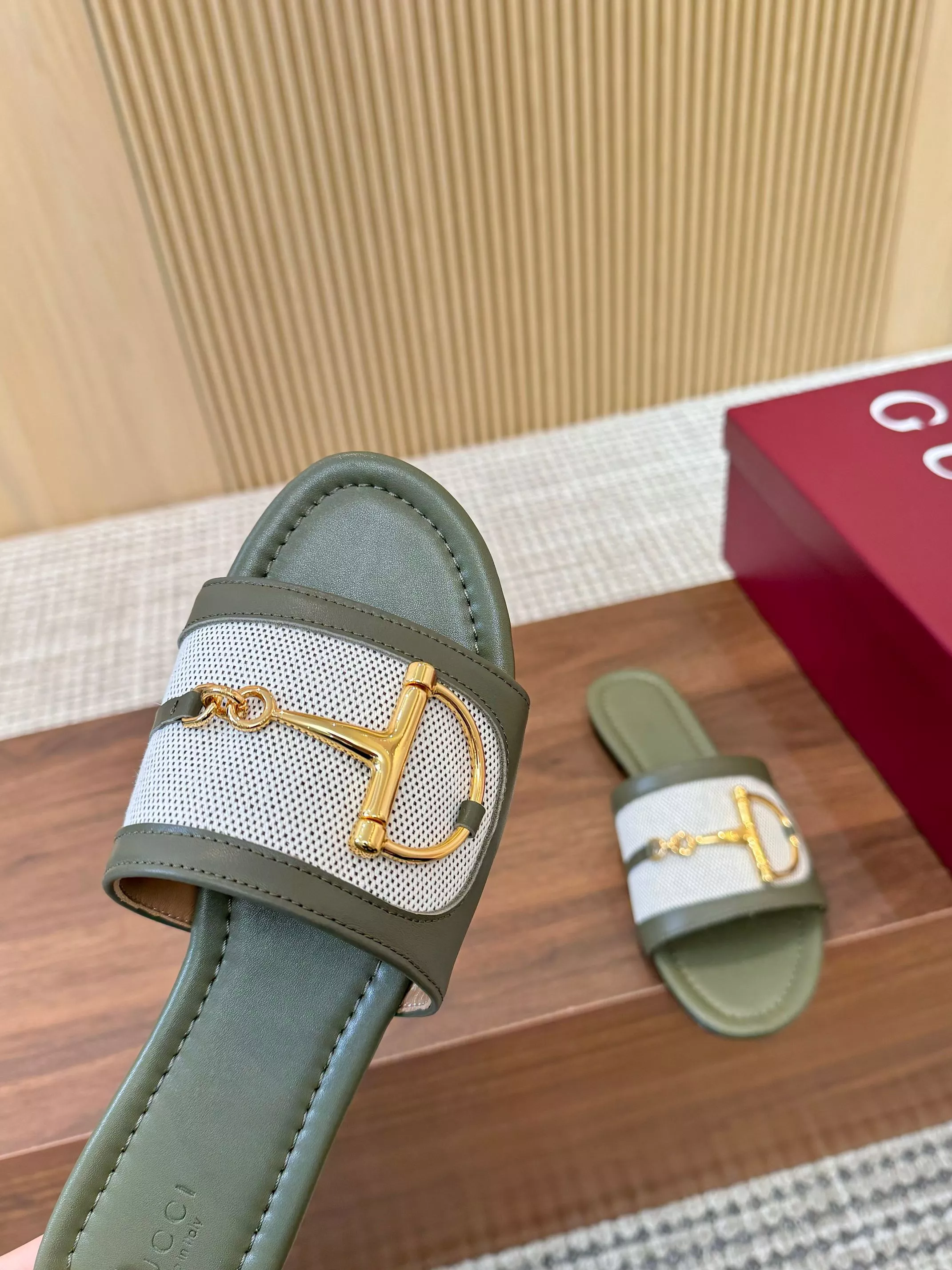 Gucci Slippers For Women Sleek 570
