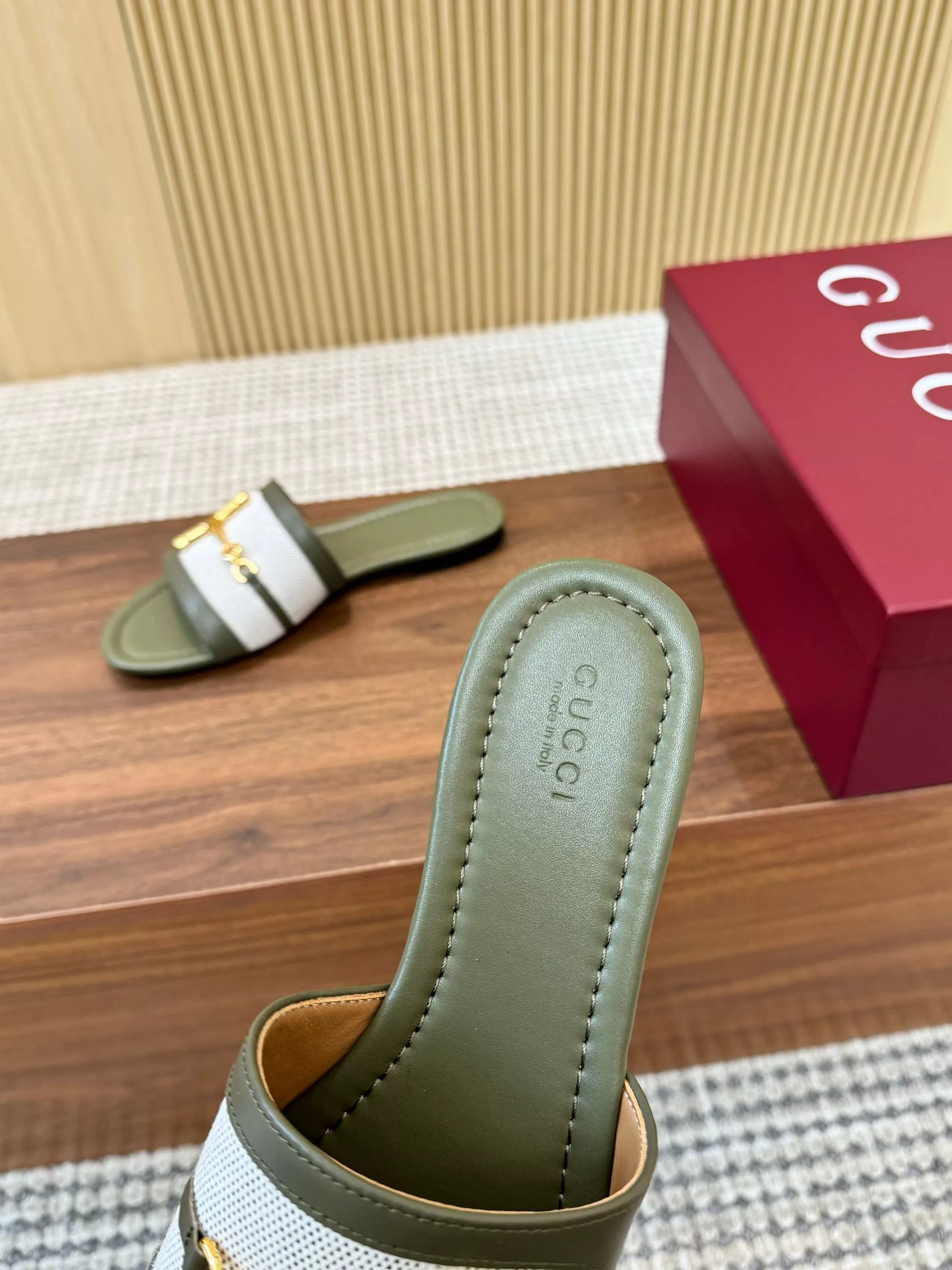 Gucci Slippers For Women Sleek 570