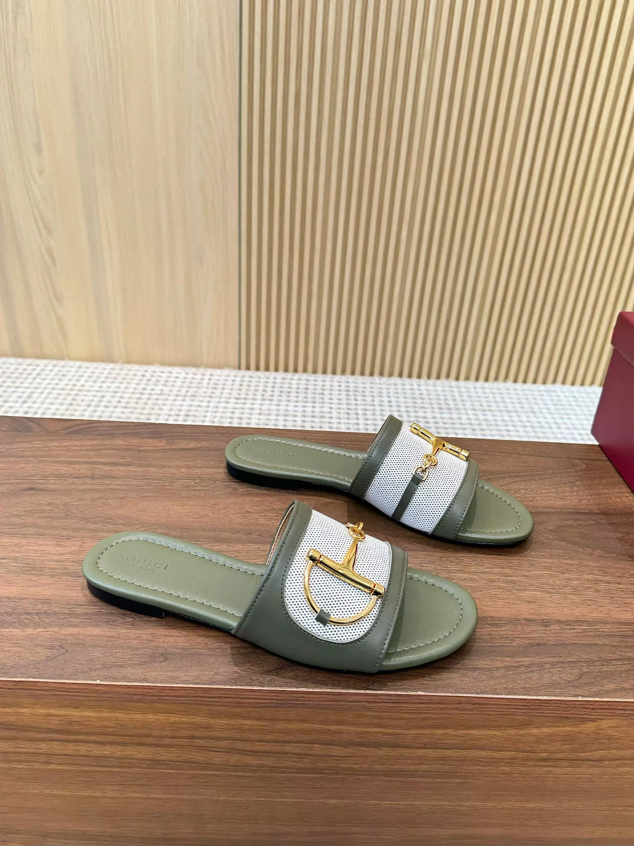 Gucci Slippers For Women Sleek 570