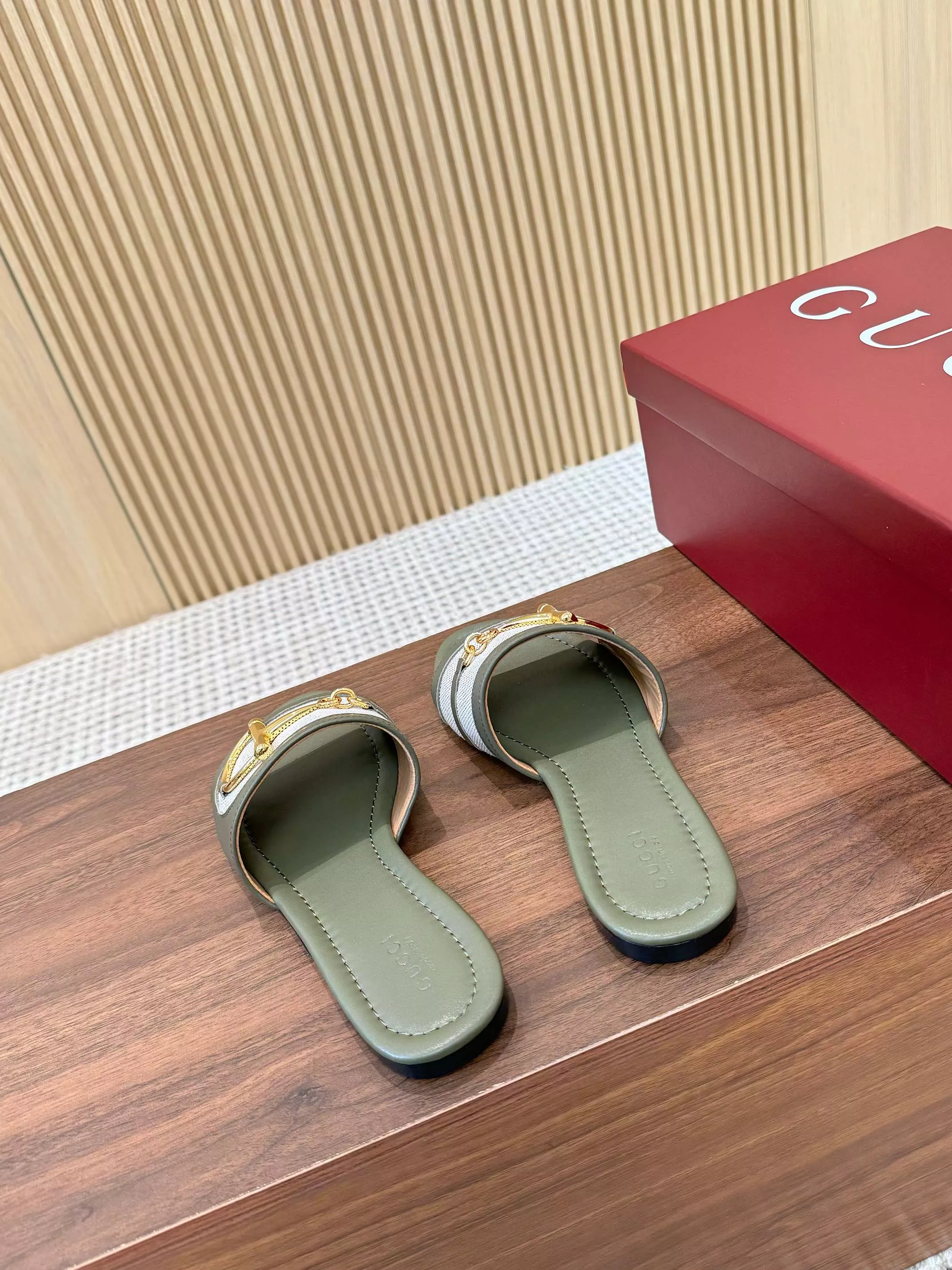 Gucci Slippers For Women Sleek 570