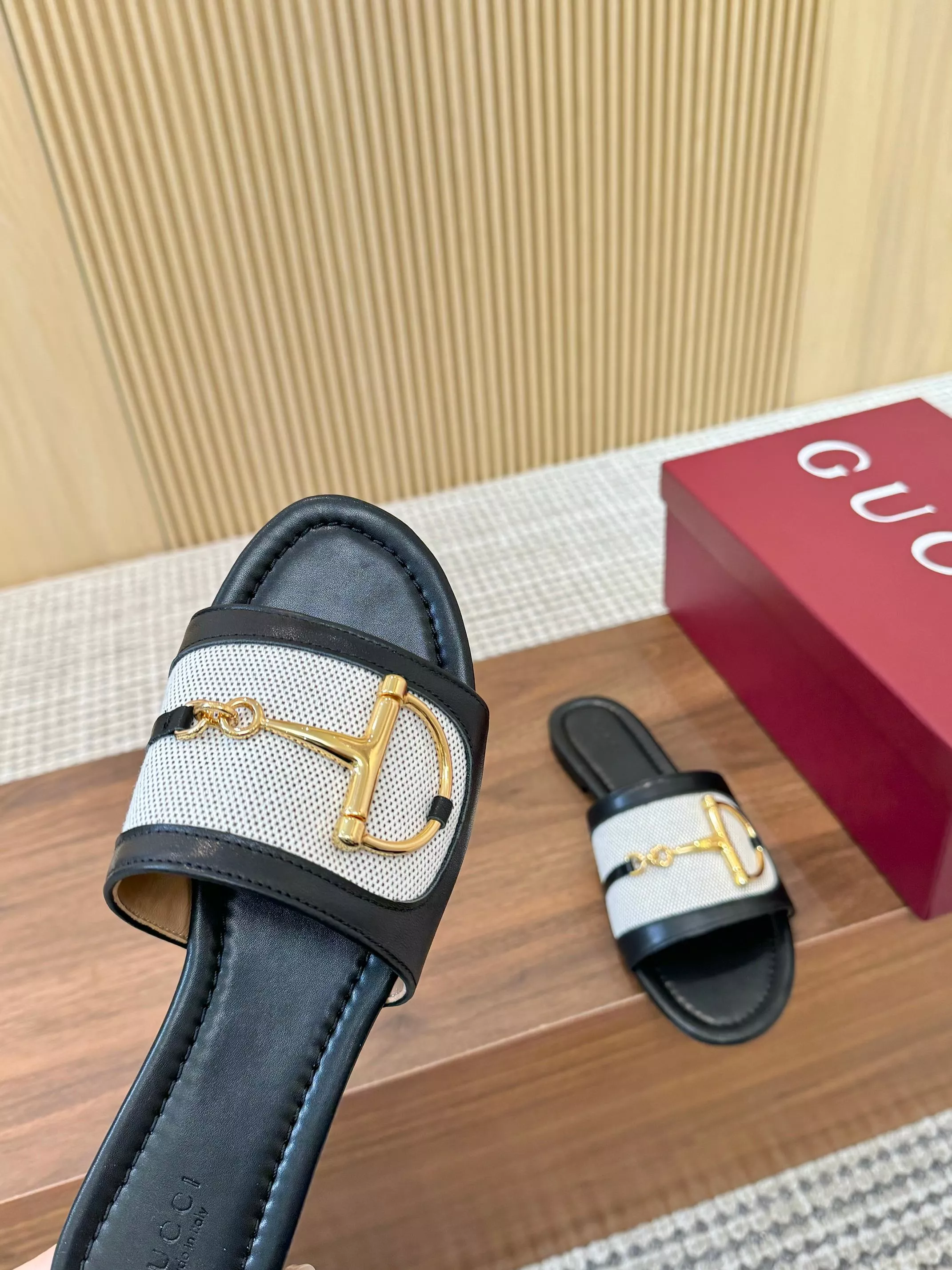 Gucci Slippers For Women SmartChoice 810
