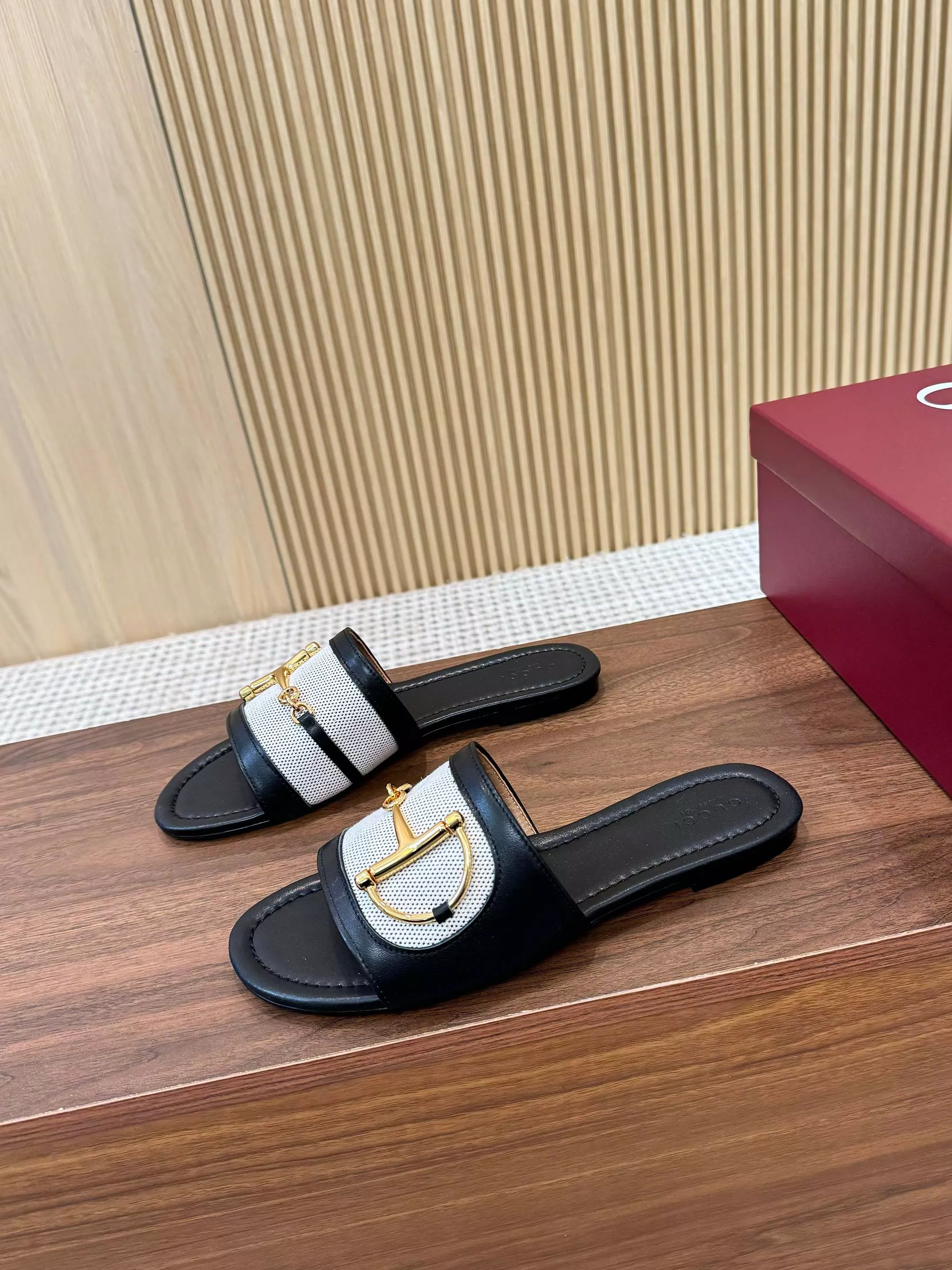 Gucci Slippers For Women SmartChoice 810
