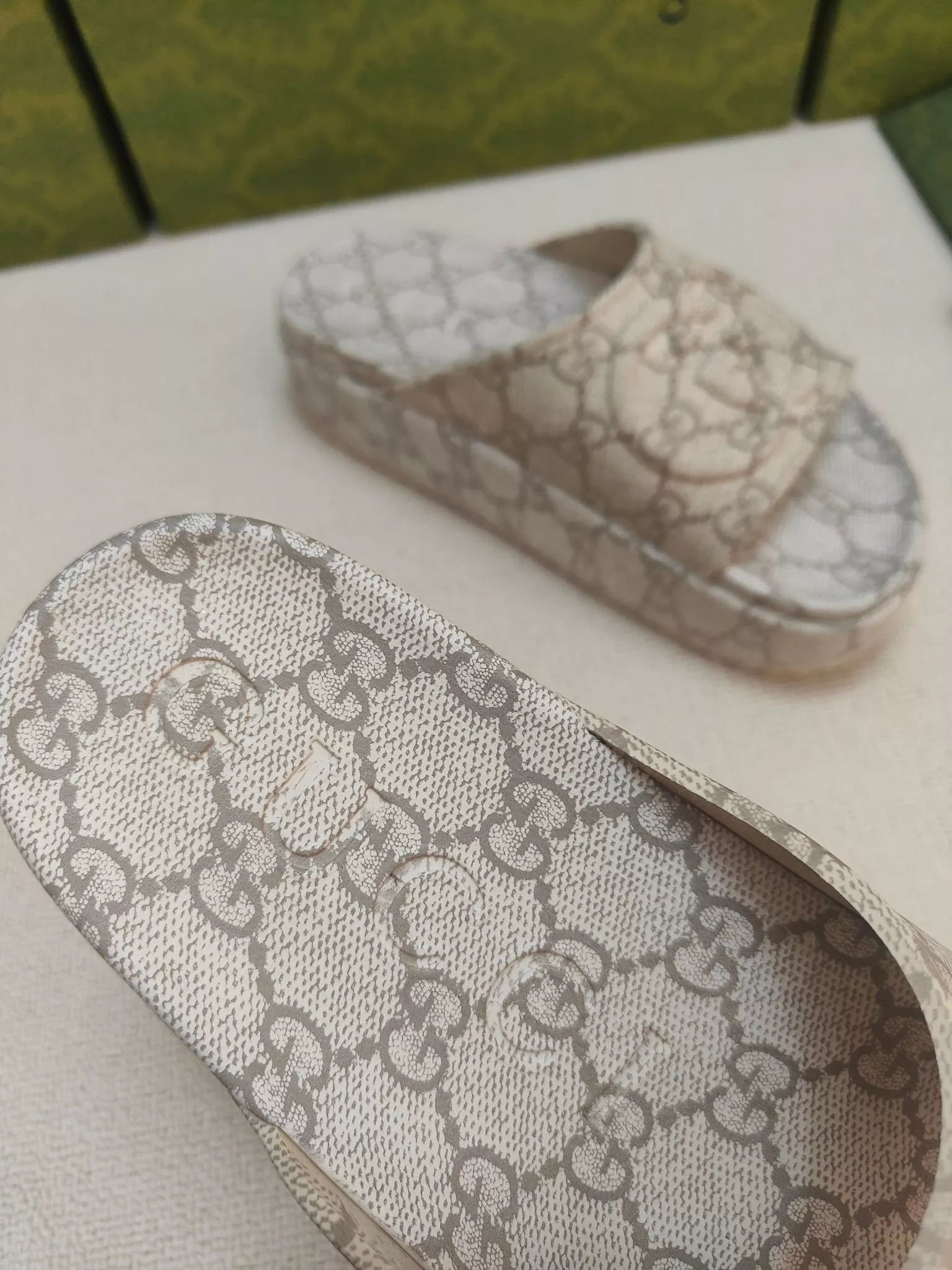 Gucci Slippers For Women Sophisticated 3712