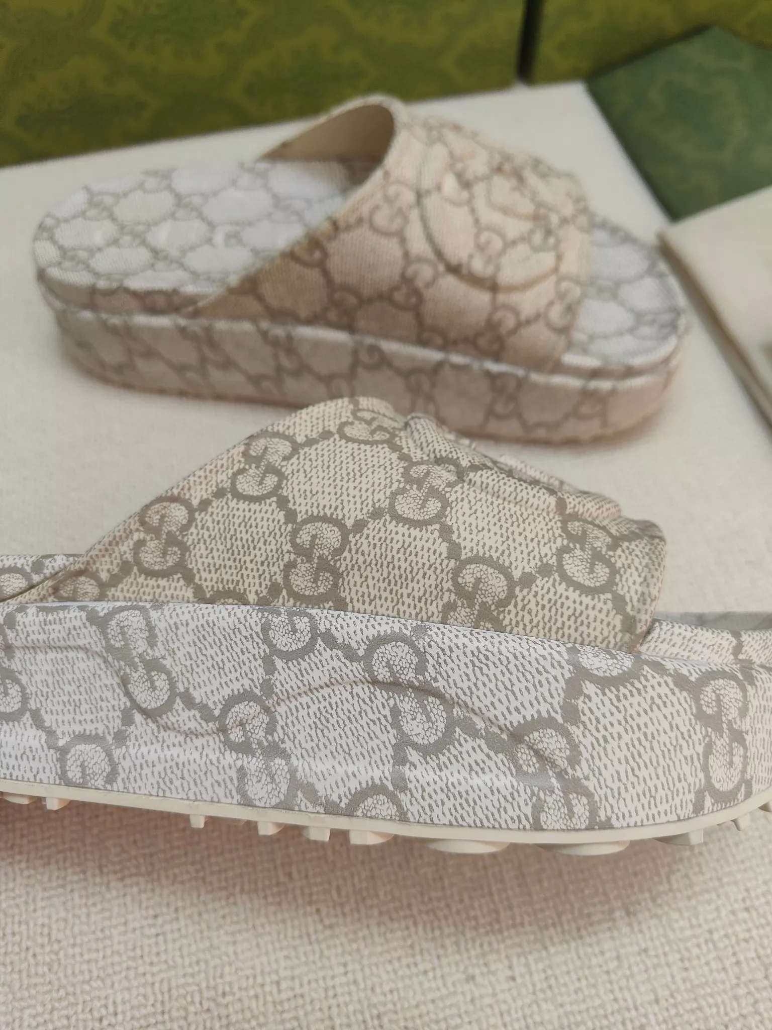 Gucci Slippers For Women Sophisticated 3712