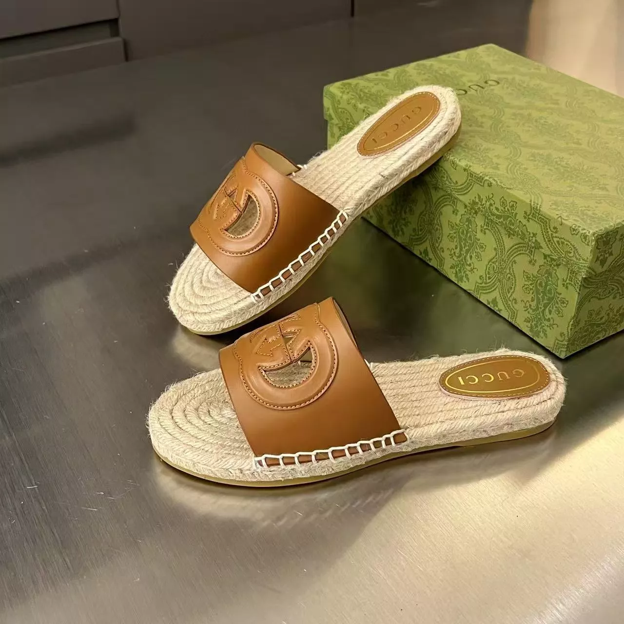 Gucci Slippers For Women Trendsetting 2800