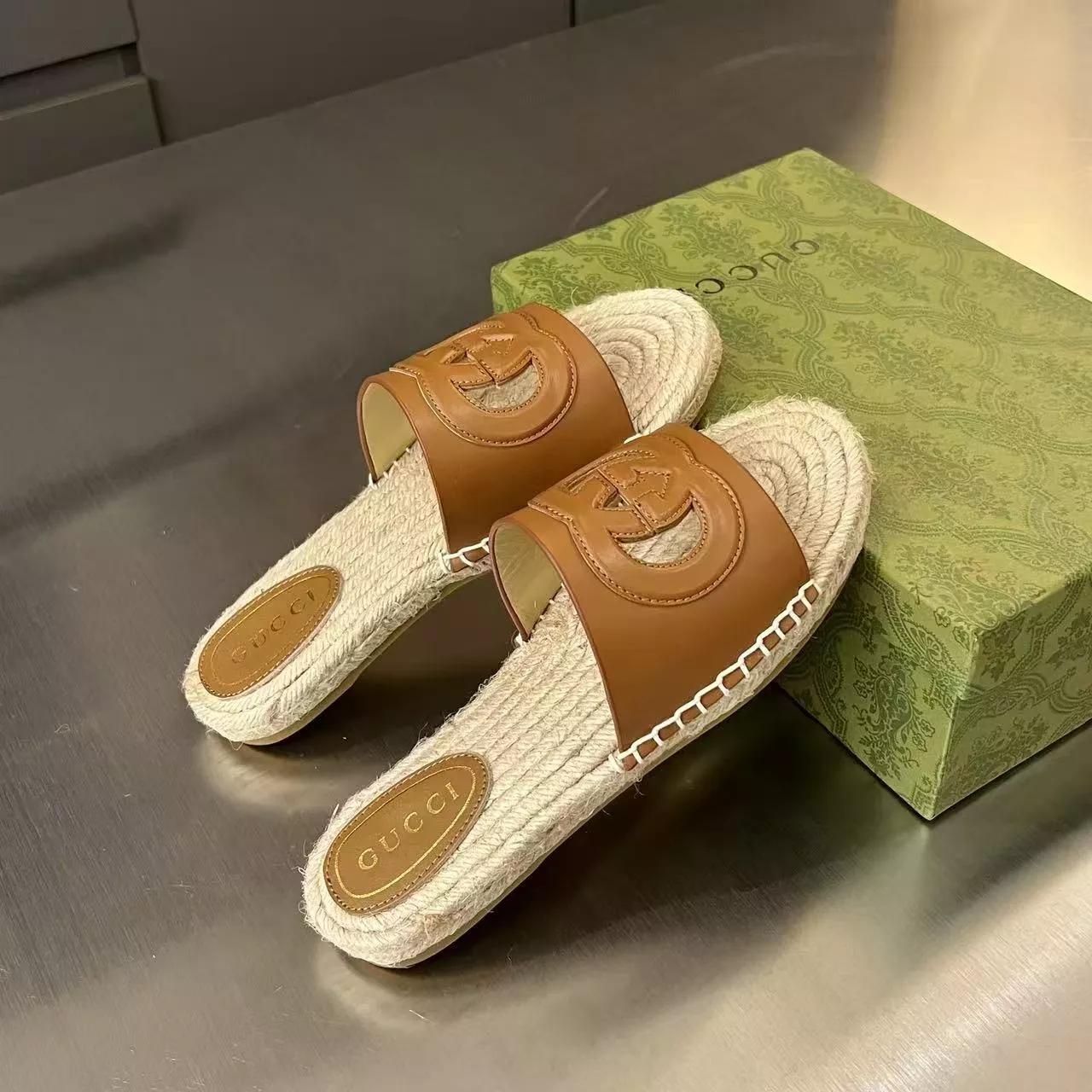 Gucci Slippers For Women Trendsetting 2800