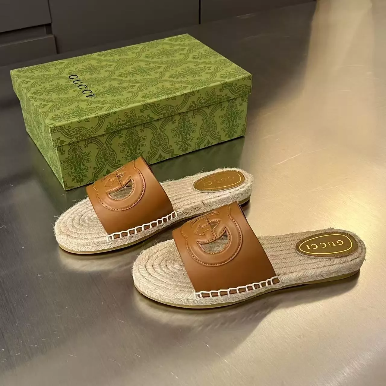 Gucci Slippers For Women Trendsetting 2800