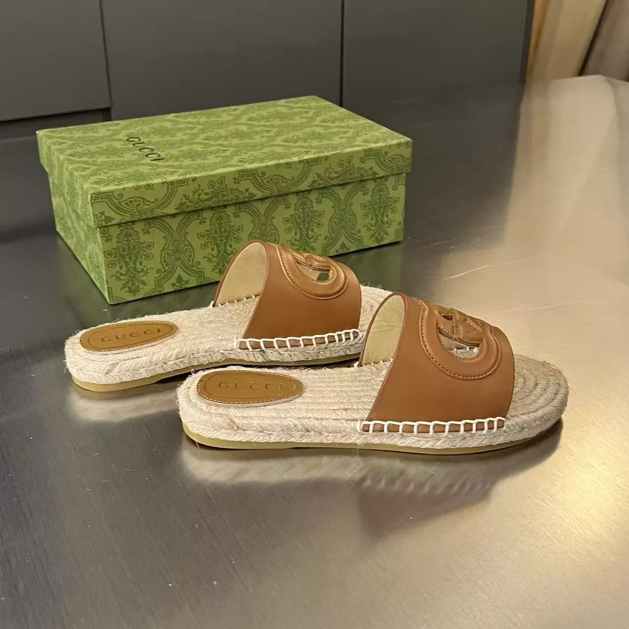 Gucci Slippers For Women Trendsetting 2800