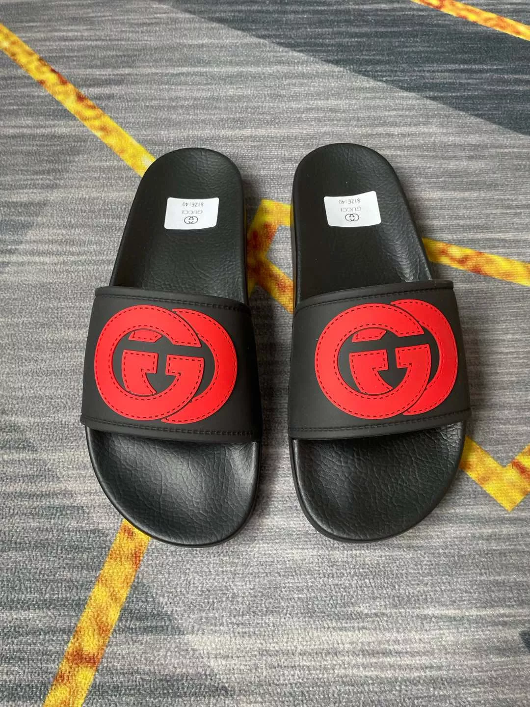 Gucci Slippers For Women Trendsetting 305