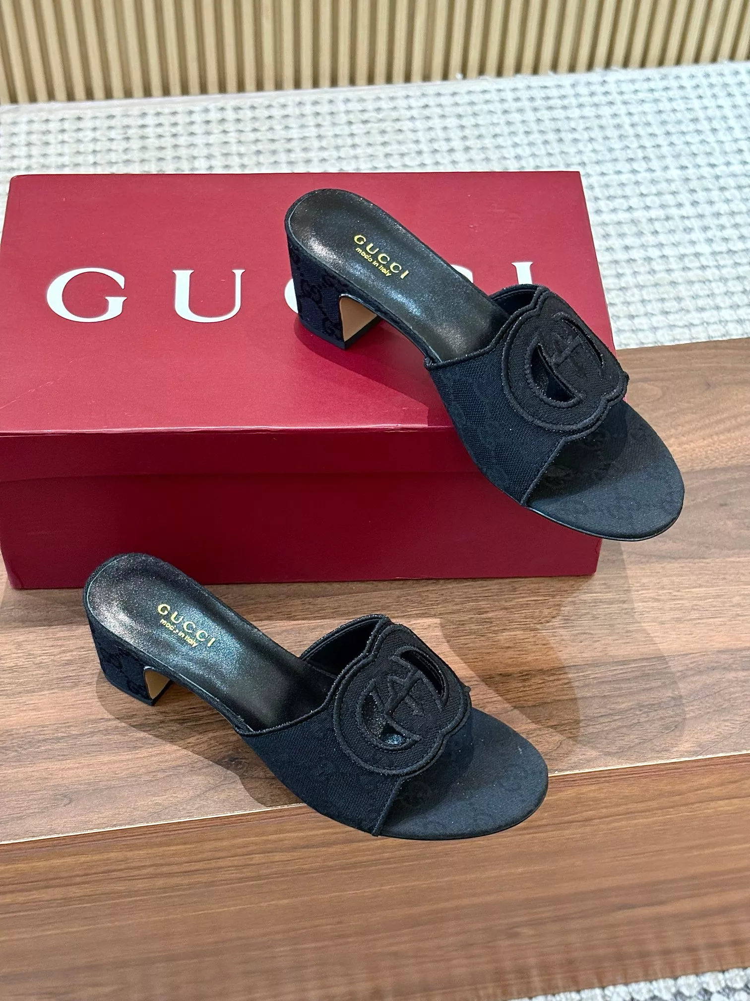Gucci Slippers For Women Trendsetting 3332