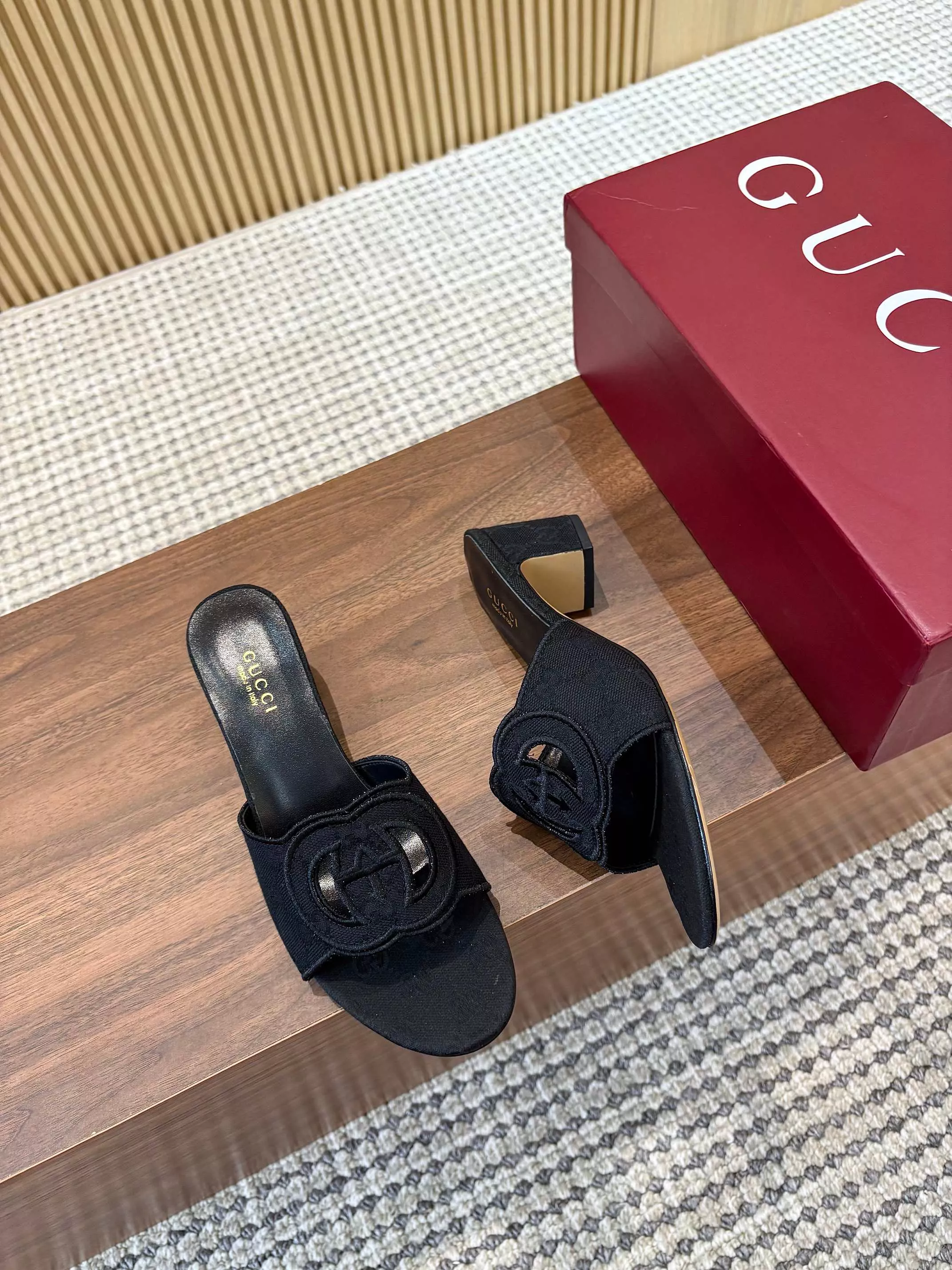 Gucci Slippers For Women Trendsetting 3332