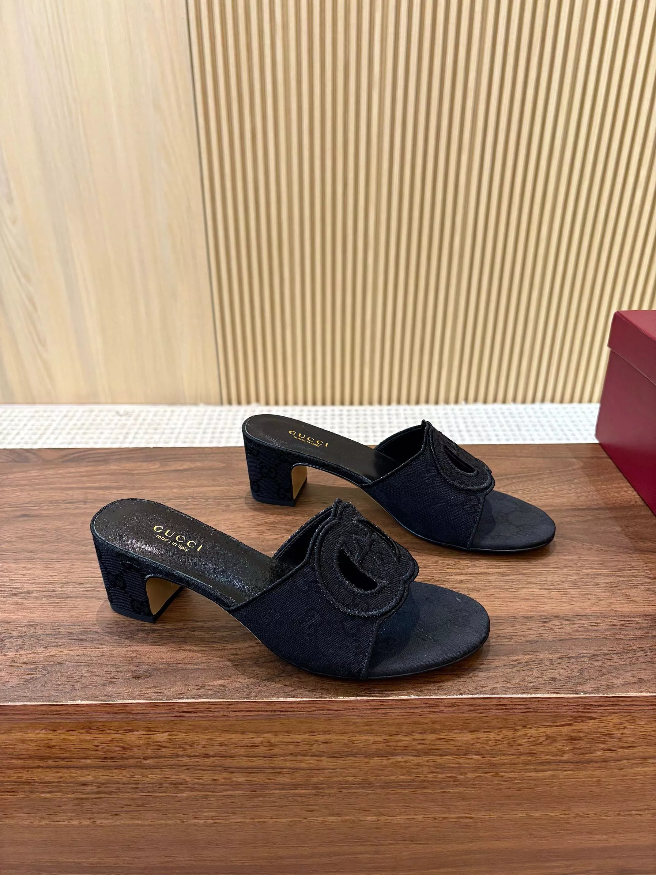 Gucci Slippers For Women Trendsetting 3332