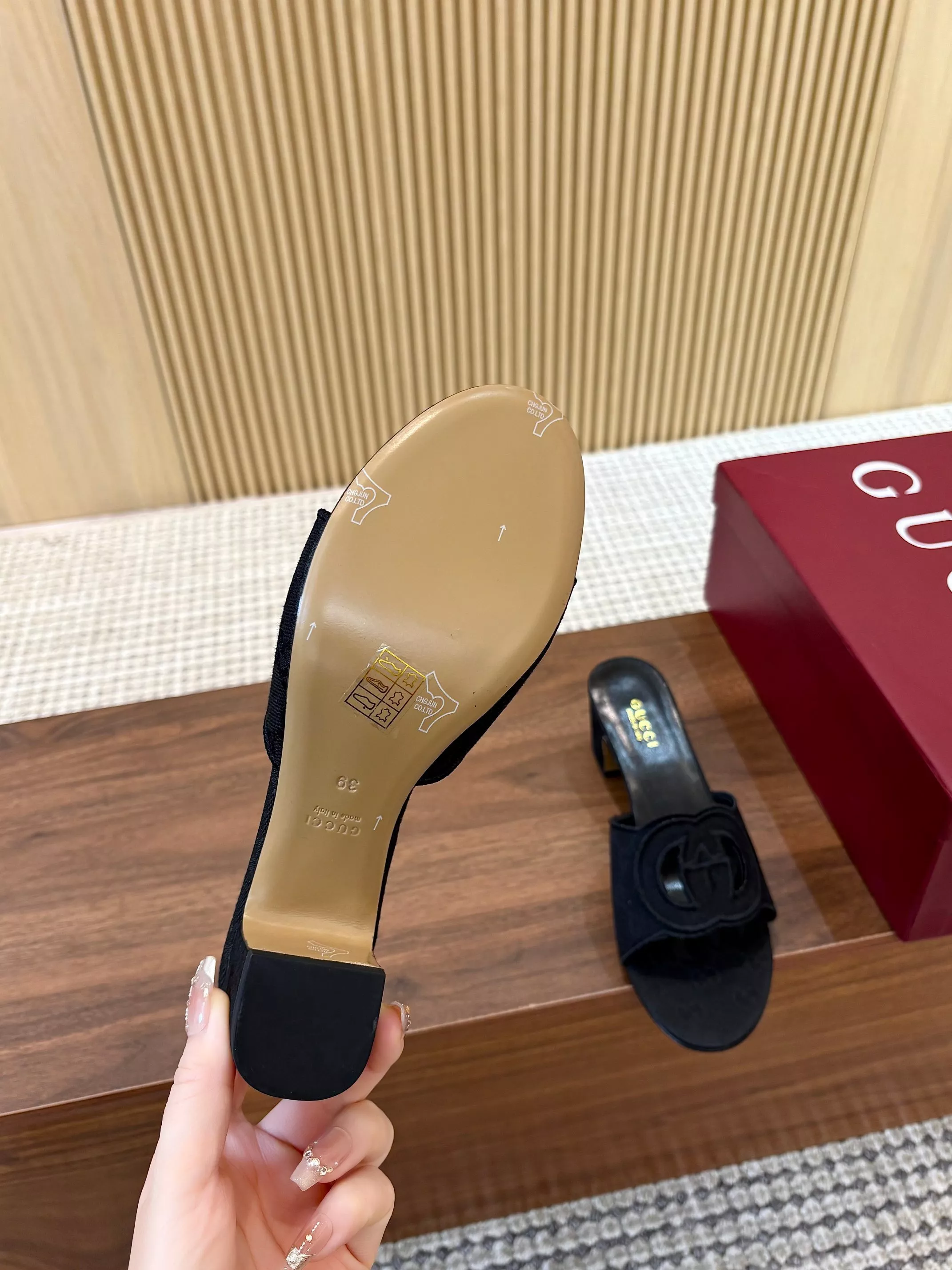 Gucci Slippers For Women Trendsetting 3332