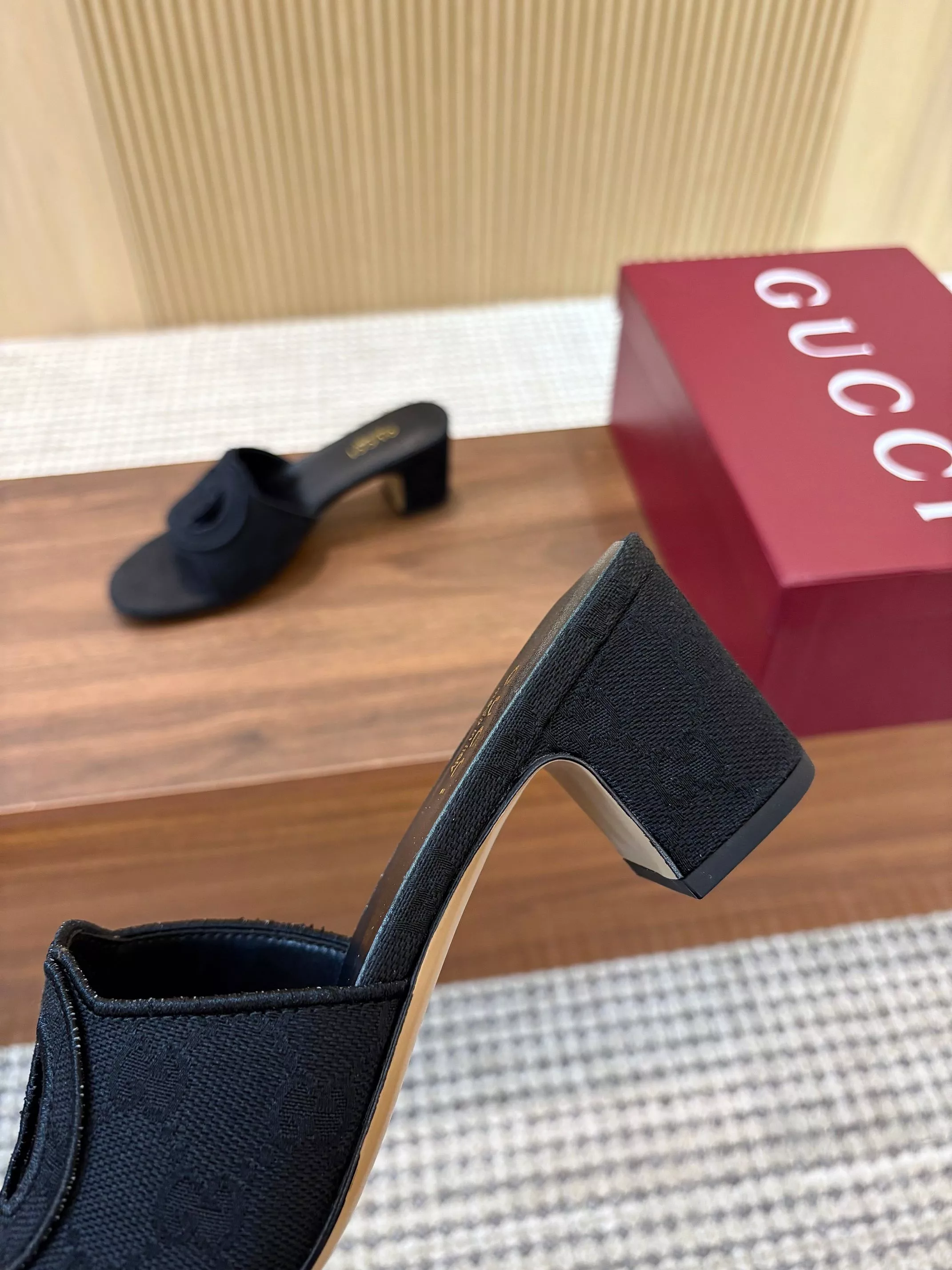 Gucci Slippers For Women Trendsetting 3332
