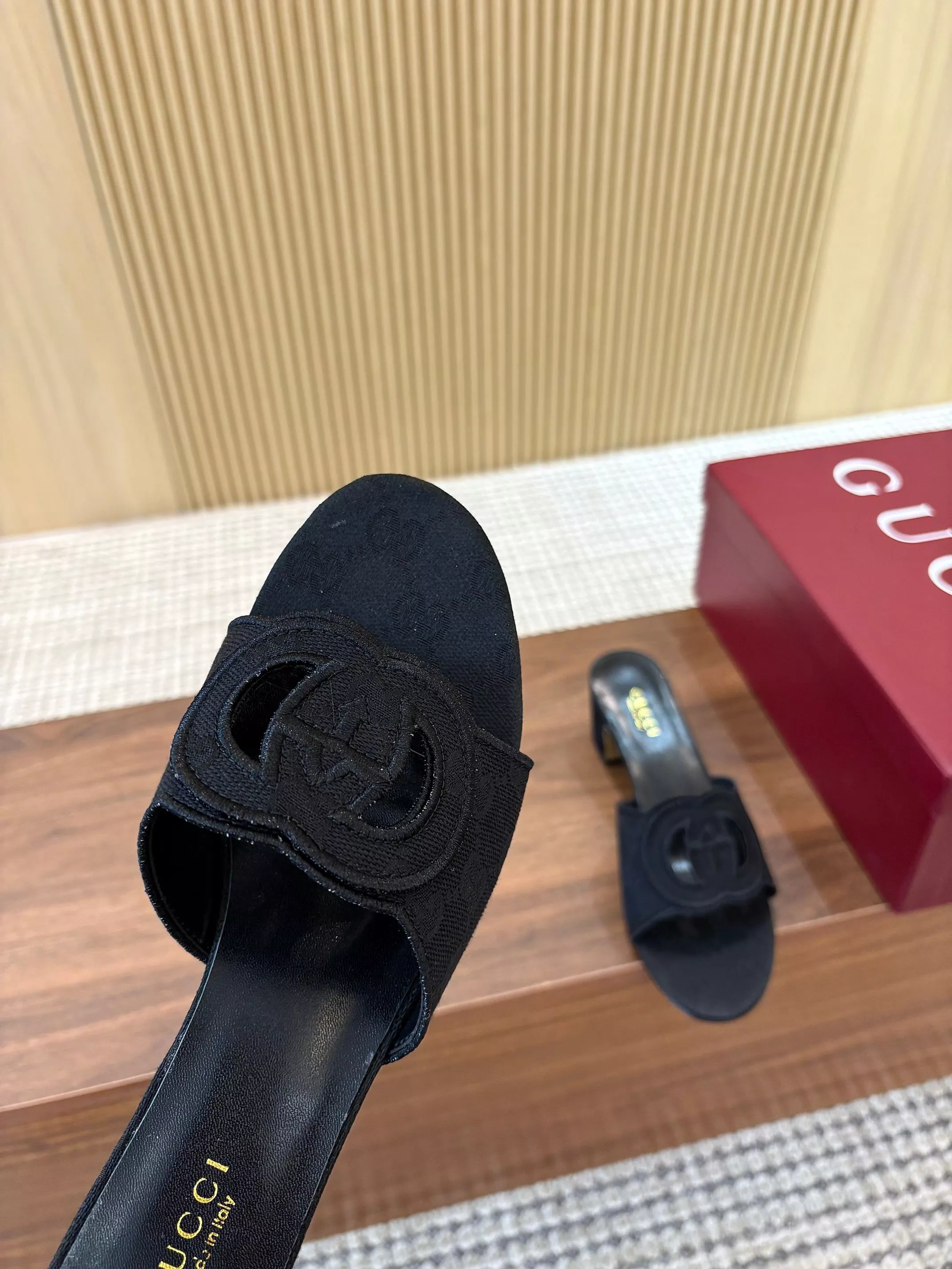 Gucci Slippers For Women Trendsetting 3332