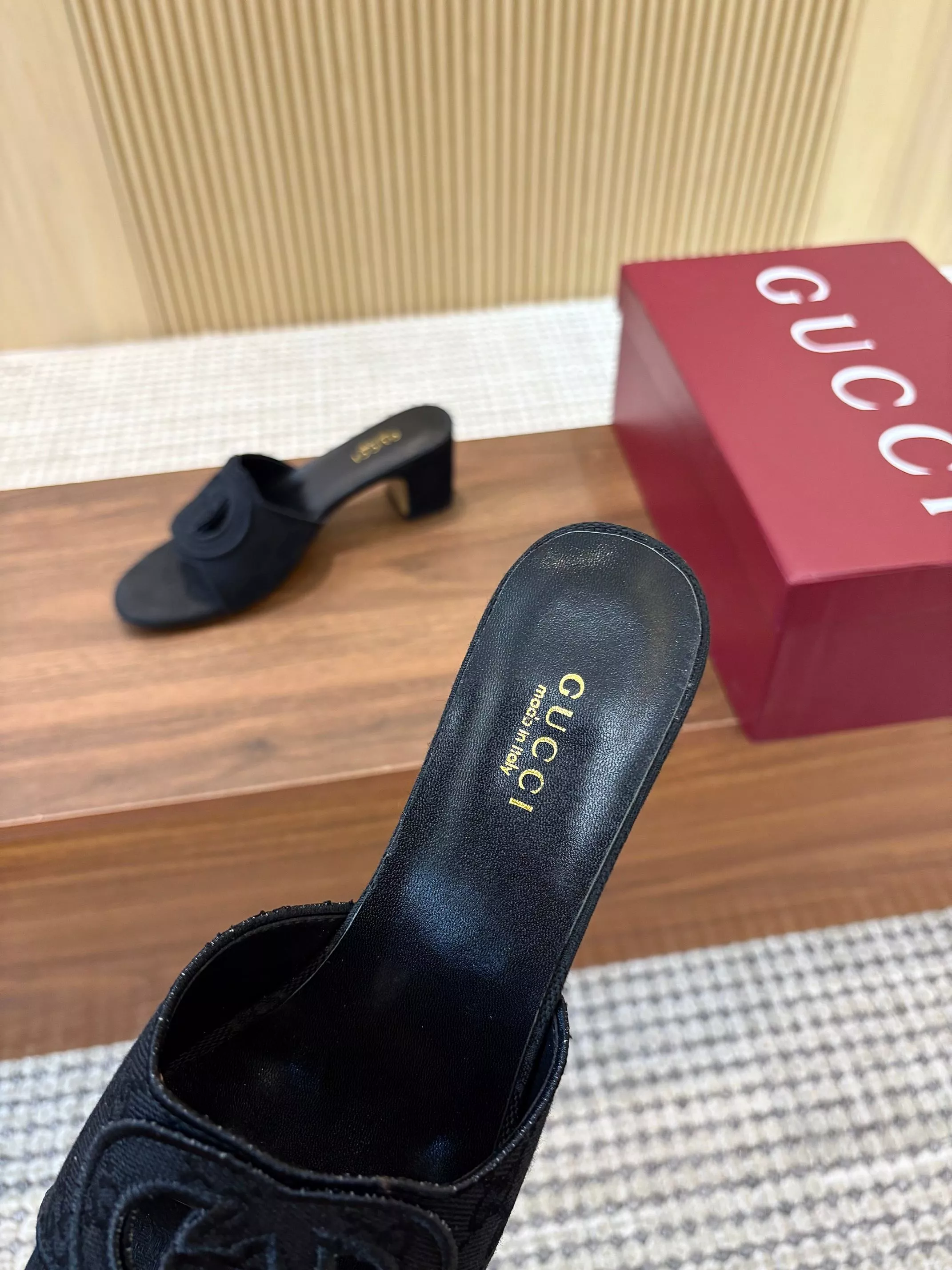 Gucci Slippers For Women Trendsetting 3332