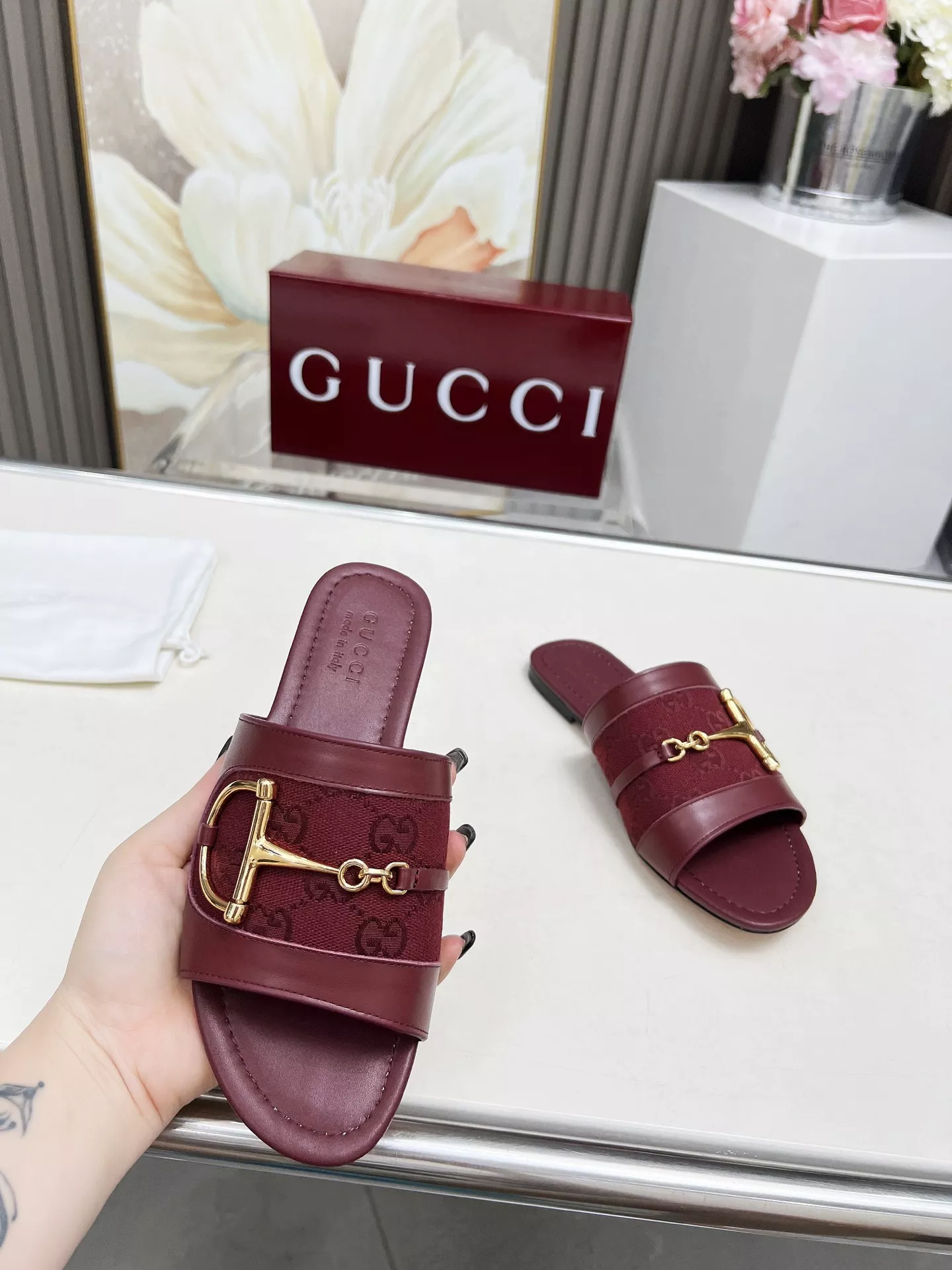 Gucci Slippers For Women Trendsetting 9046