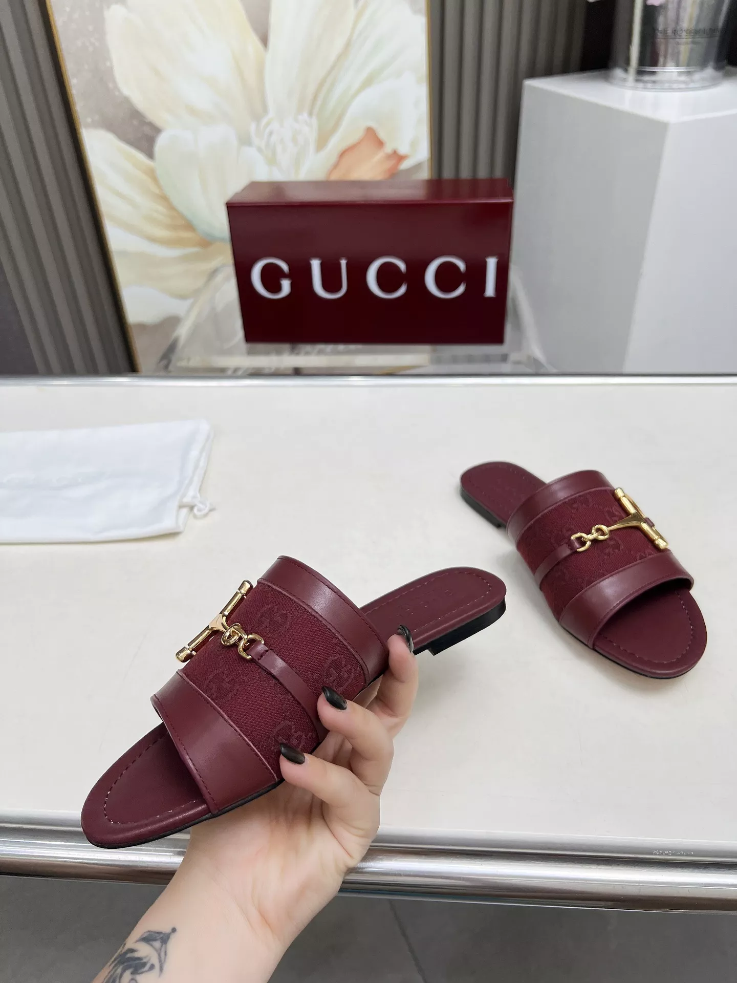 Gucci Slippers For Women Trendsetting 9046