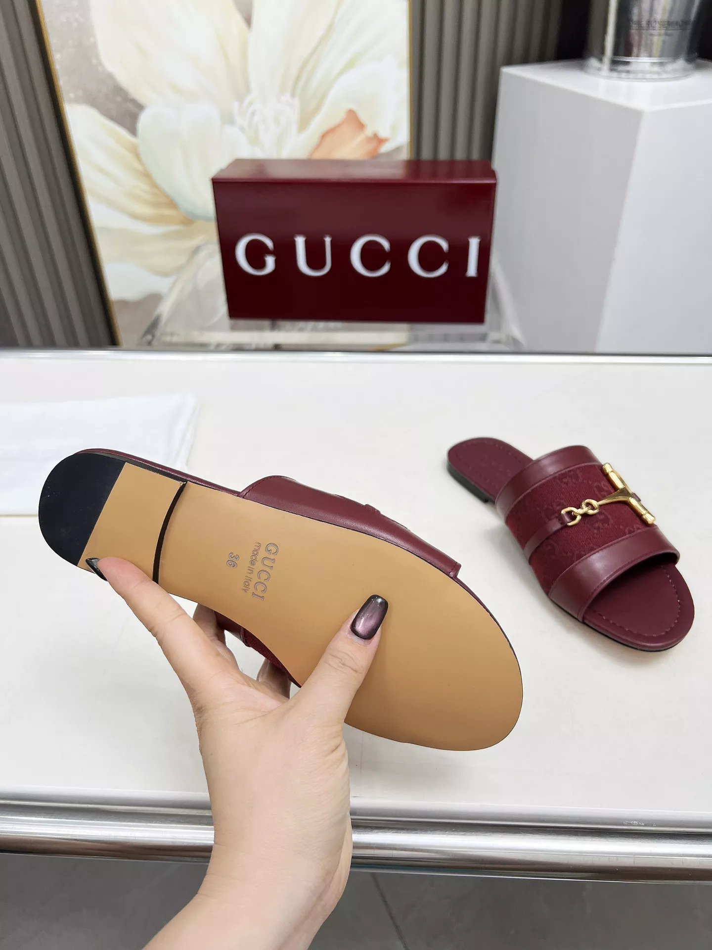 Gucci Slippers For Women Trendsetting 9046