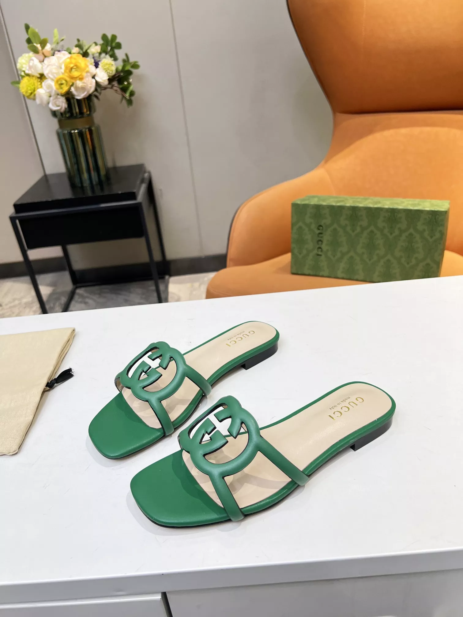 Gucci Slippers For Women Versatile 9184
