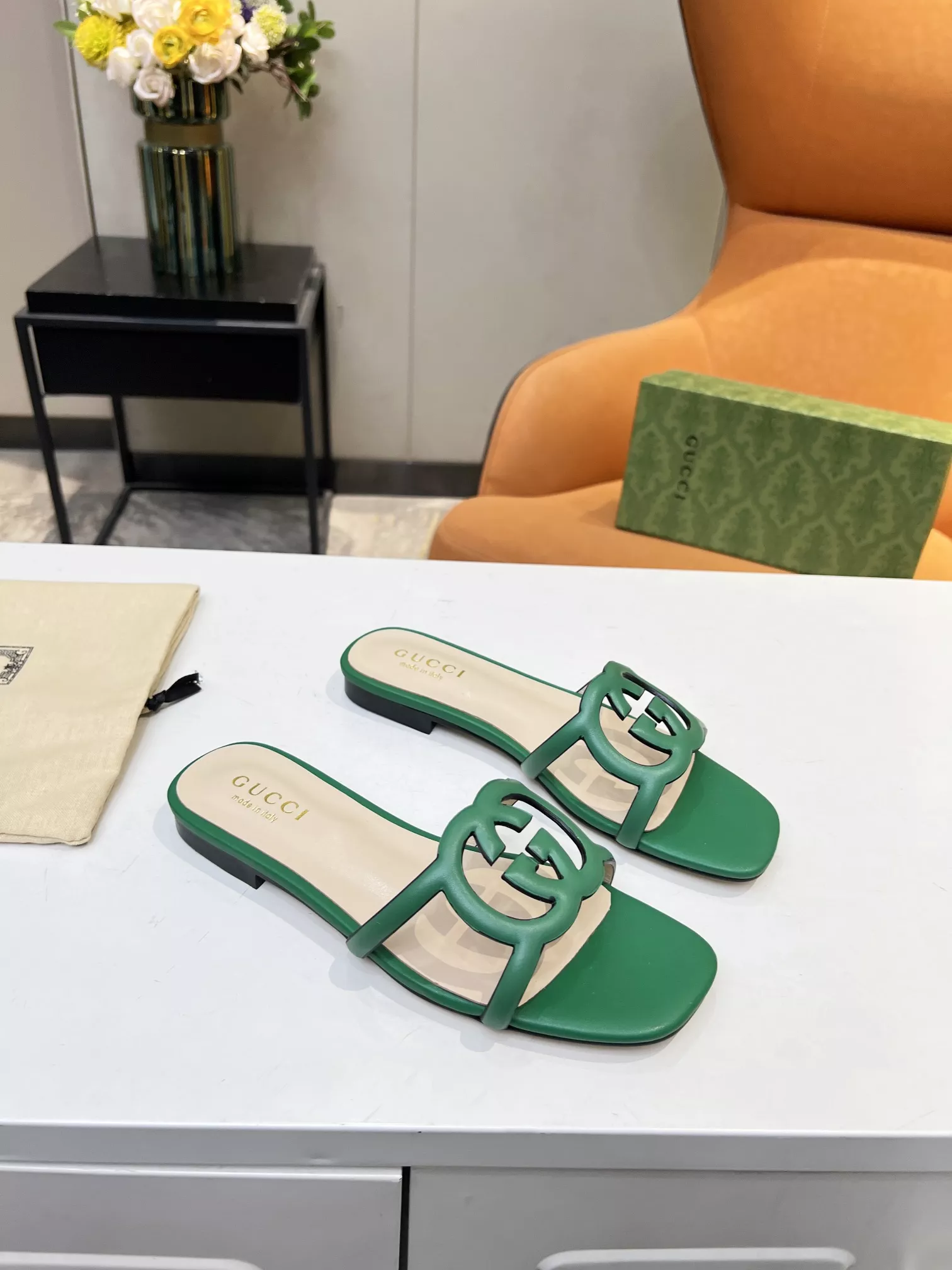 Gucci Slippers For Women Versatile 9184
