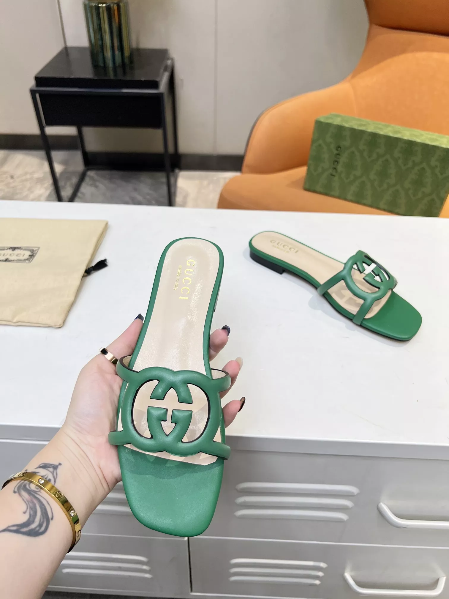 Gucci Slippers For Women Versatile 9184