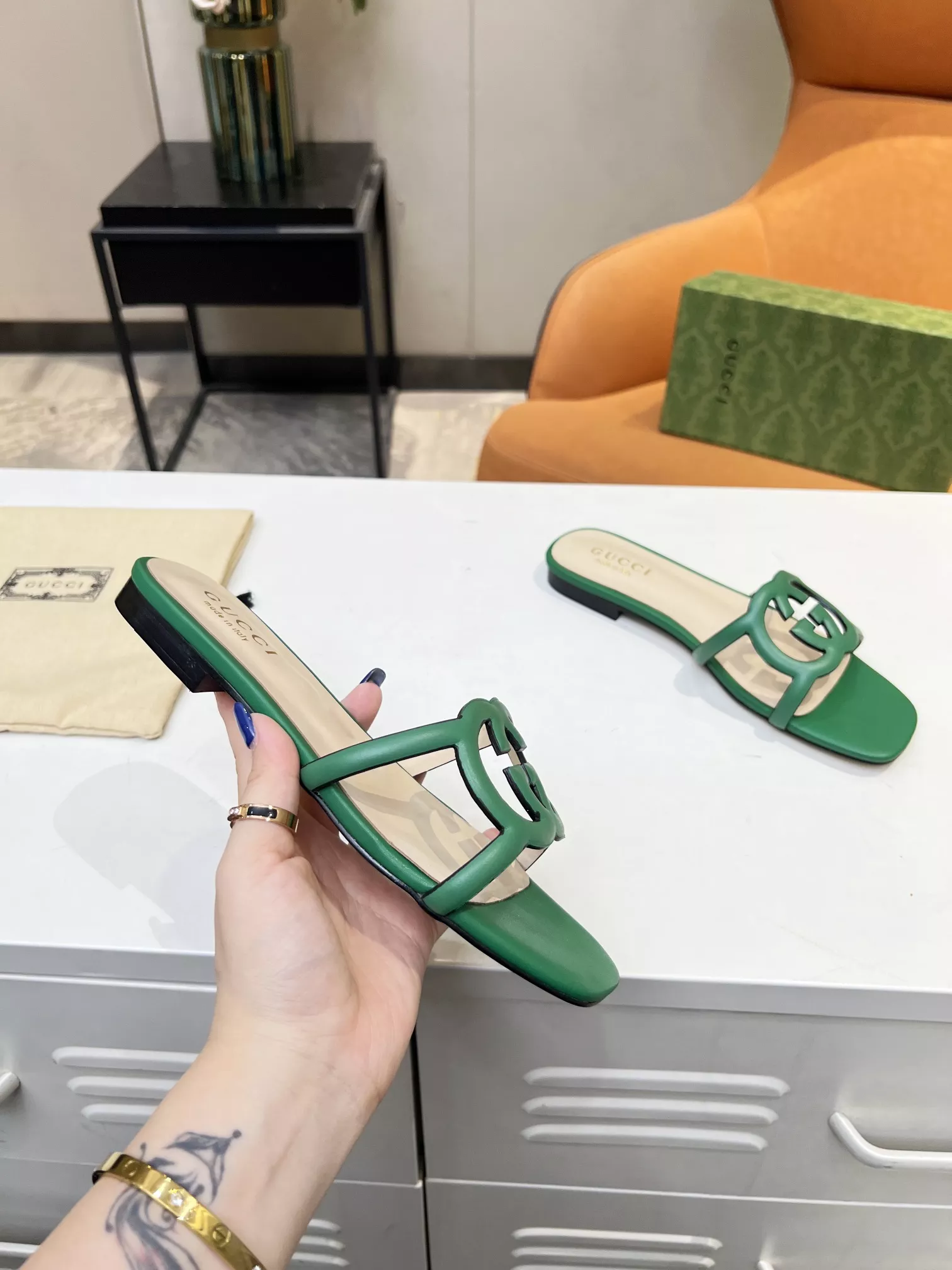 Gucci Slippers For Women Versatile 9184