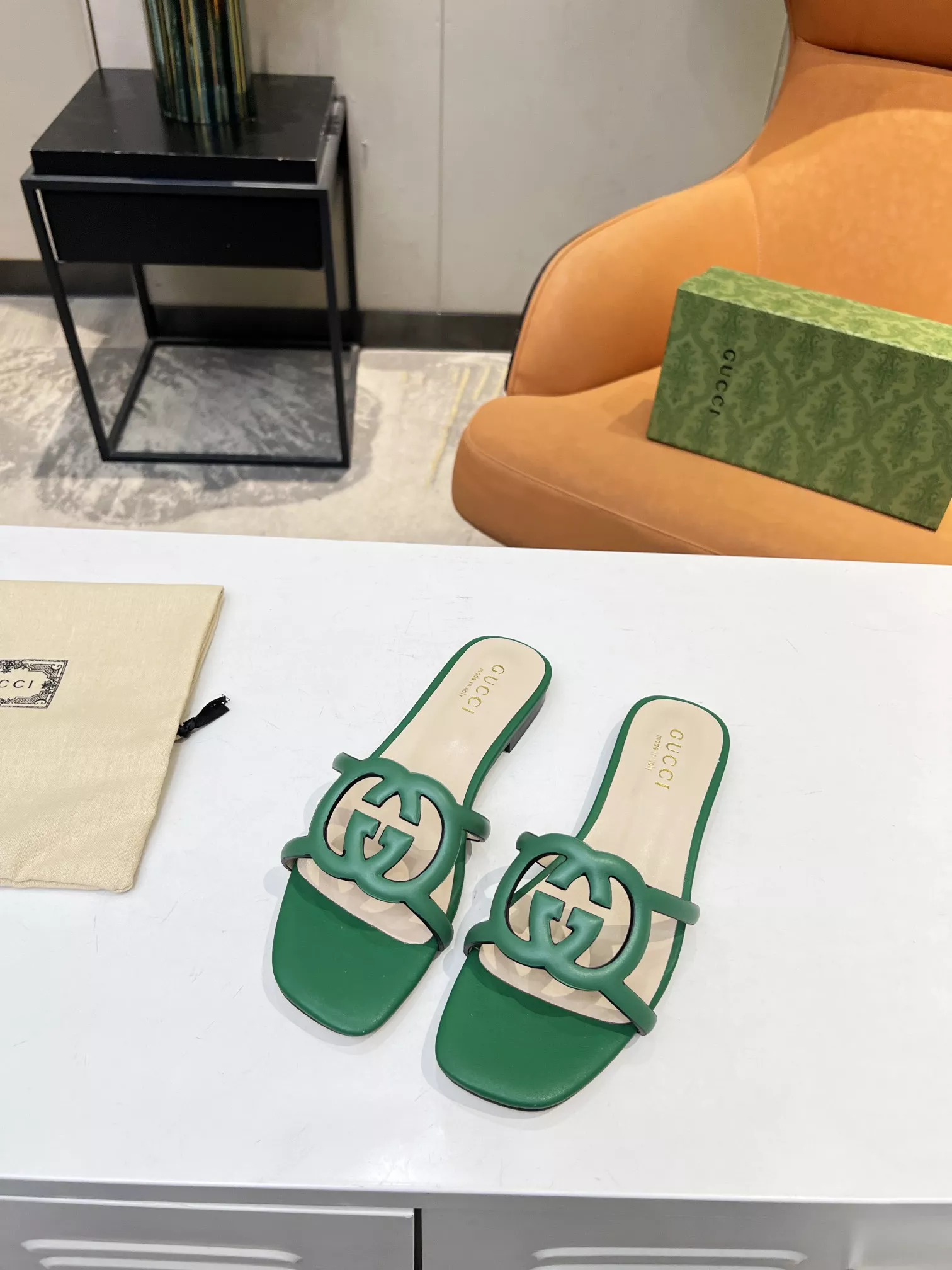 Gucci Slippers For Women Versatile 9184