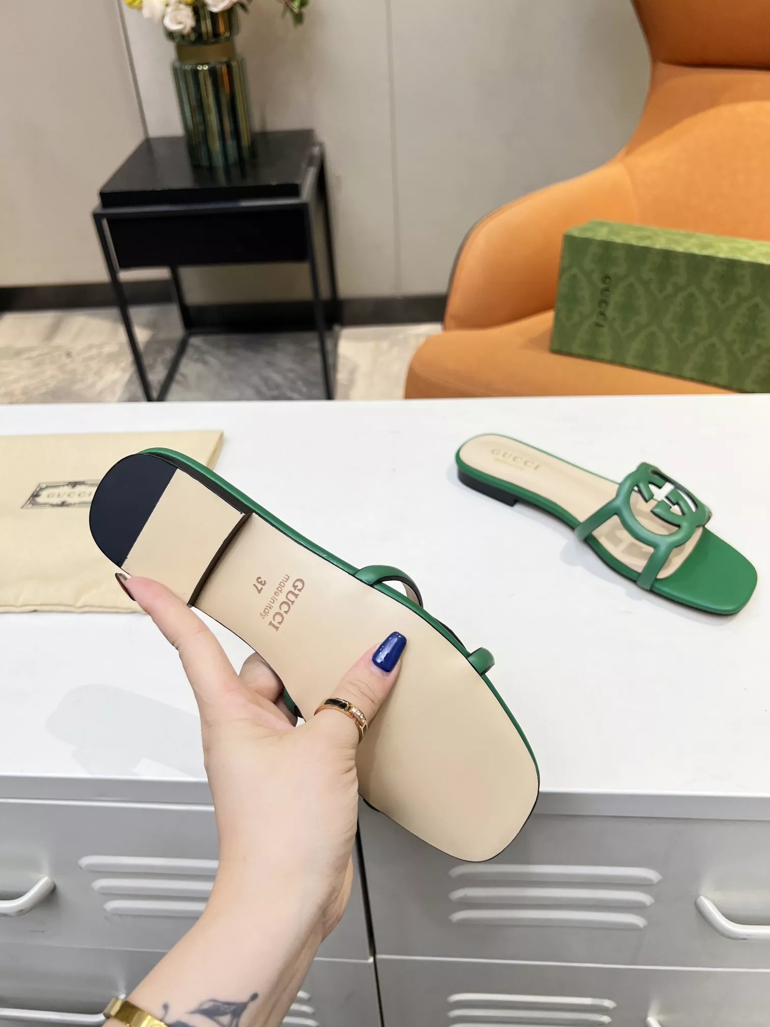 Gucci Slippers For Women Versatile 9184