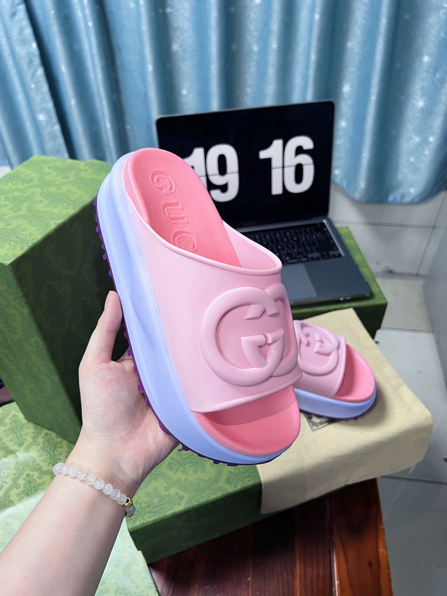 Gucci Slippers For Women Vibrant 6382