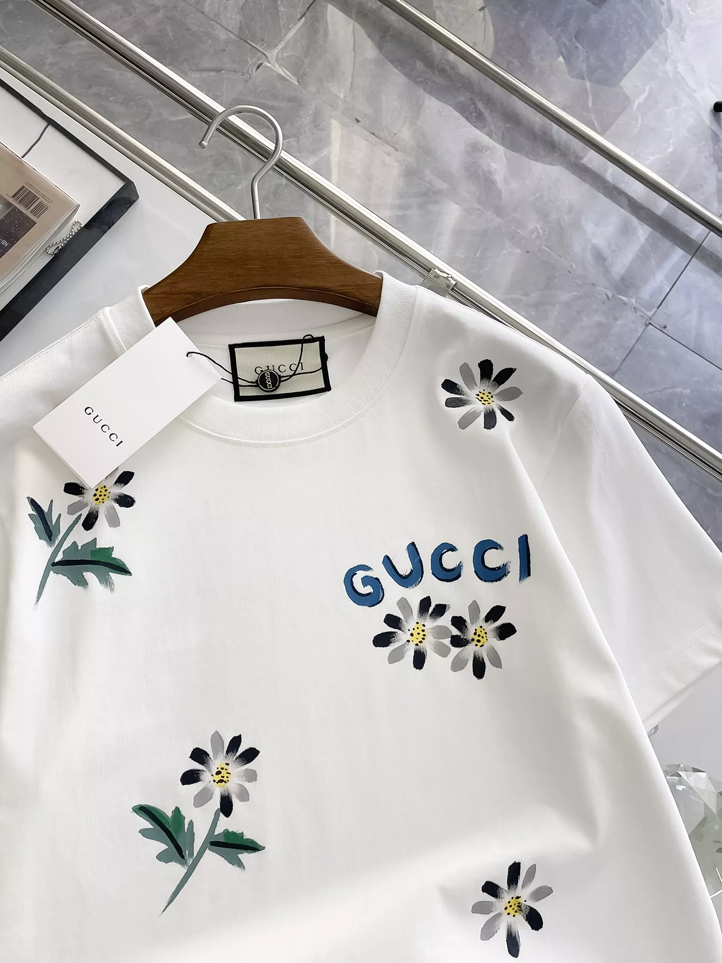 Gucci T-Shirts Short Sleeved For Men Elegant 402