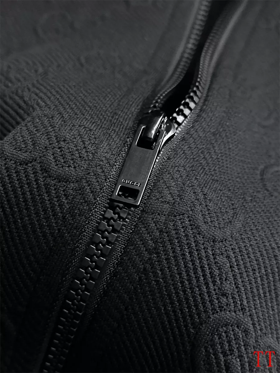 Gucci Tracksuits Long Sleeved For Men Affordable 5670